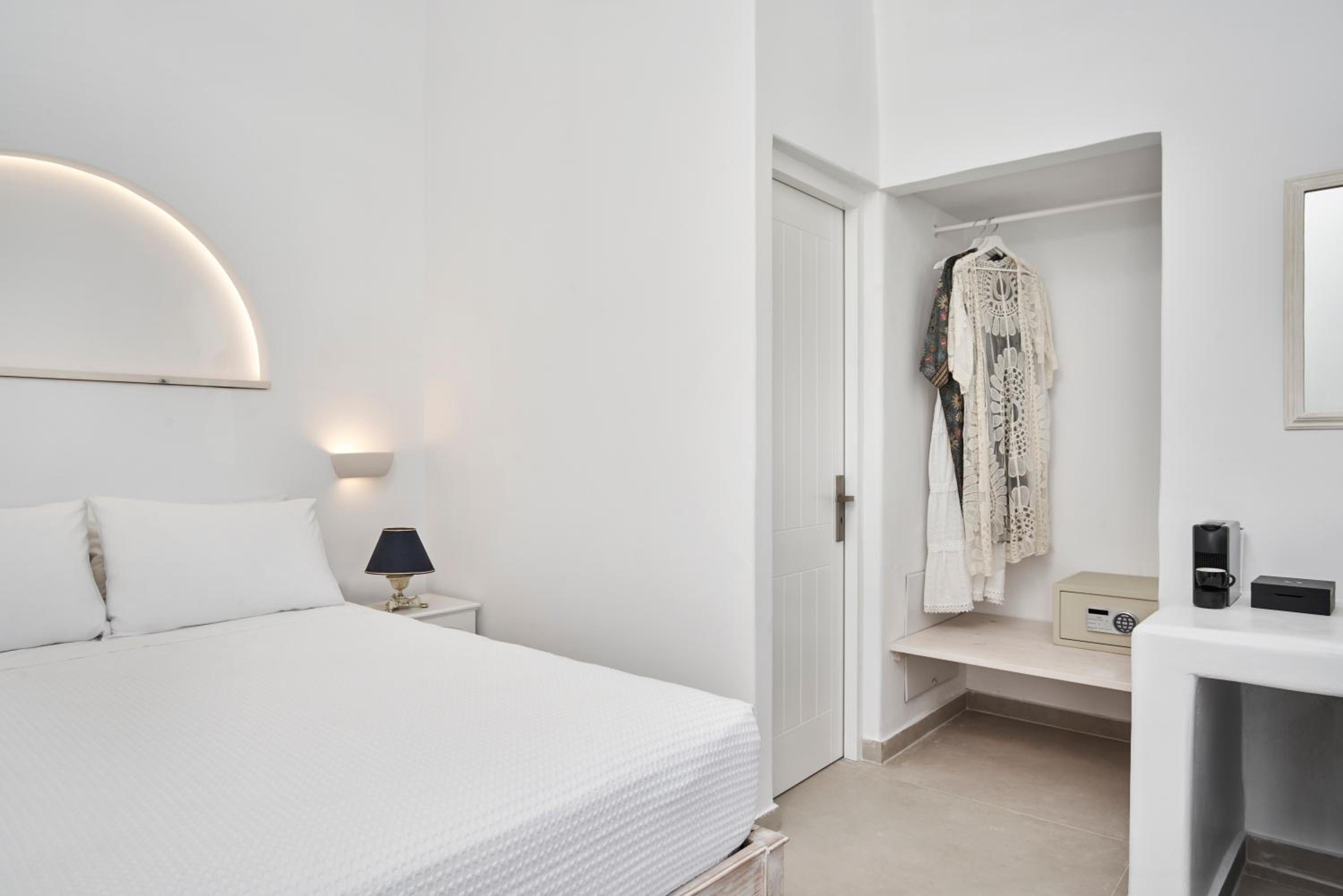 Deluxe Double Room with Side Sea View - Photo 7