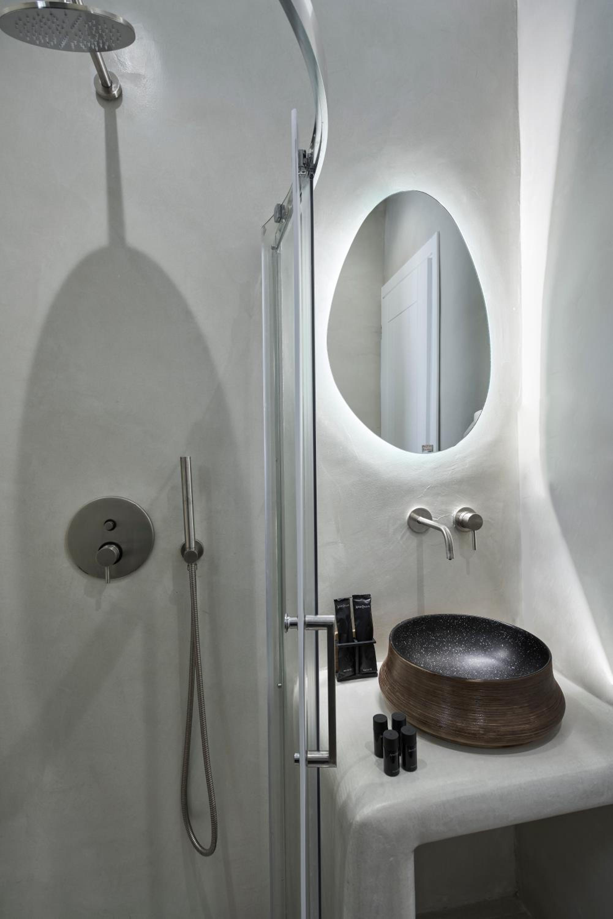 Deluxe Double Room with Side Sea View - Photo 4