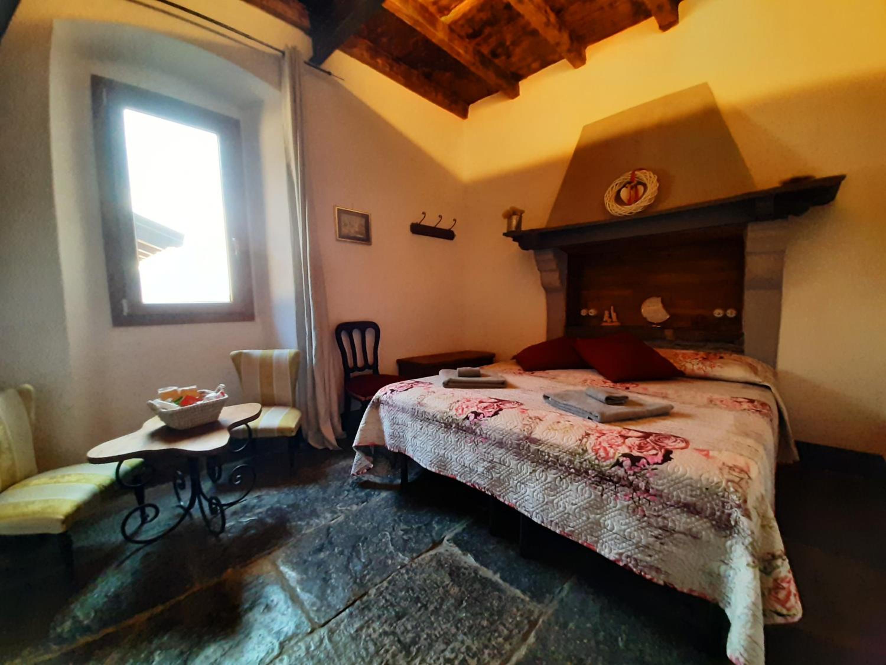 King Room with Lake View - Photo 5