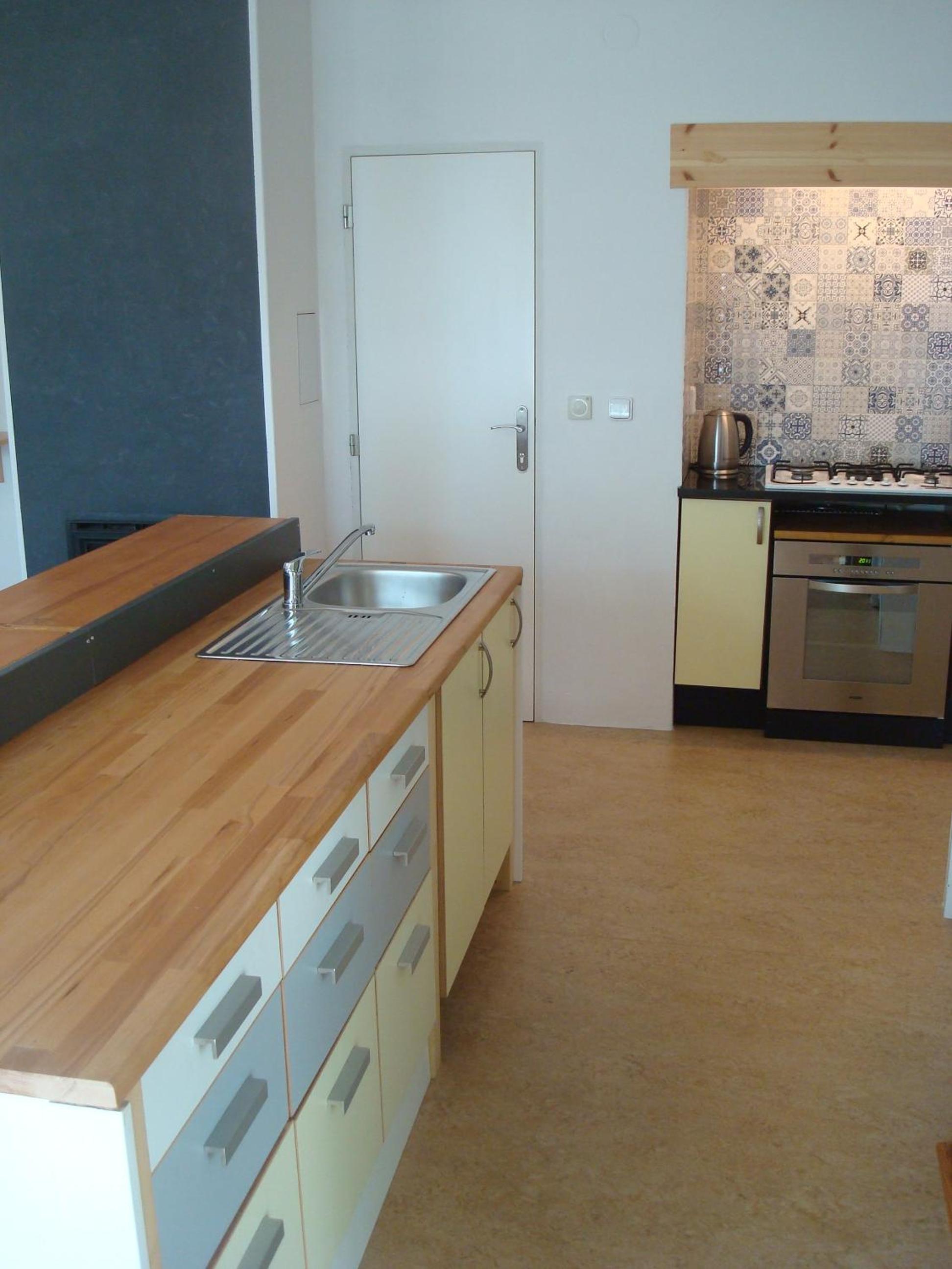 One-Bedroom Apartment photo 2