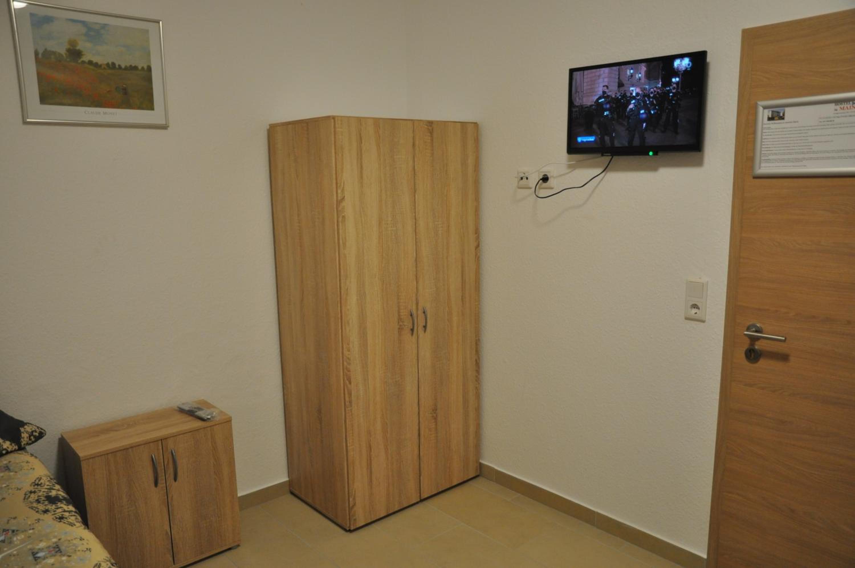 Standard Twin Room With Shared Bathroom photo 1