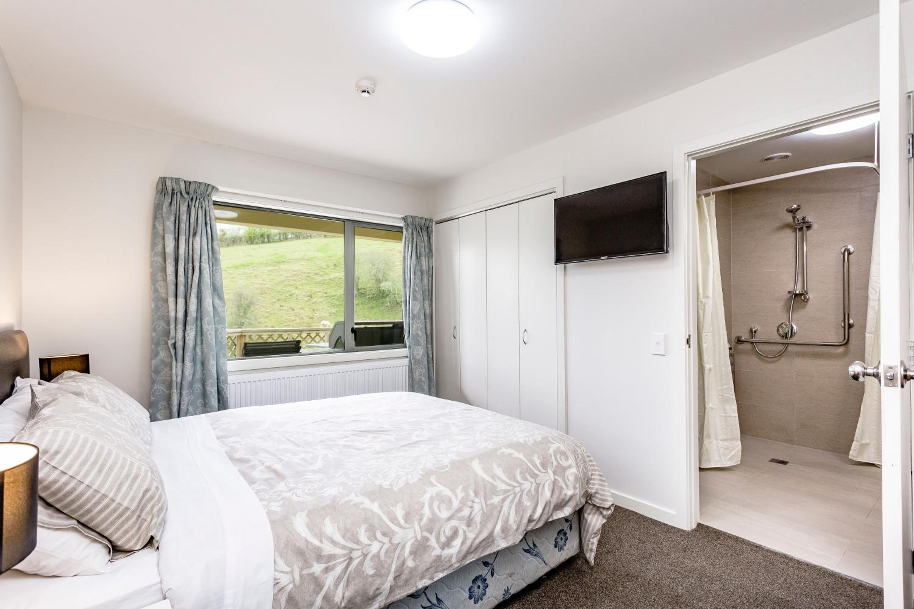 Queen Room photo 1