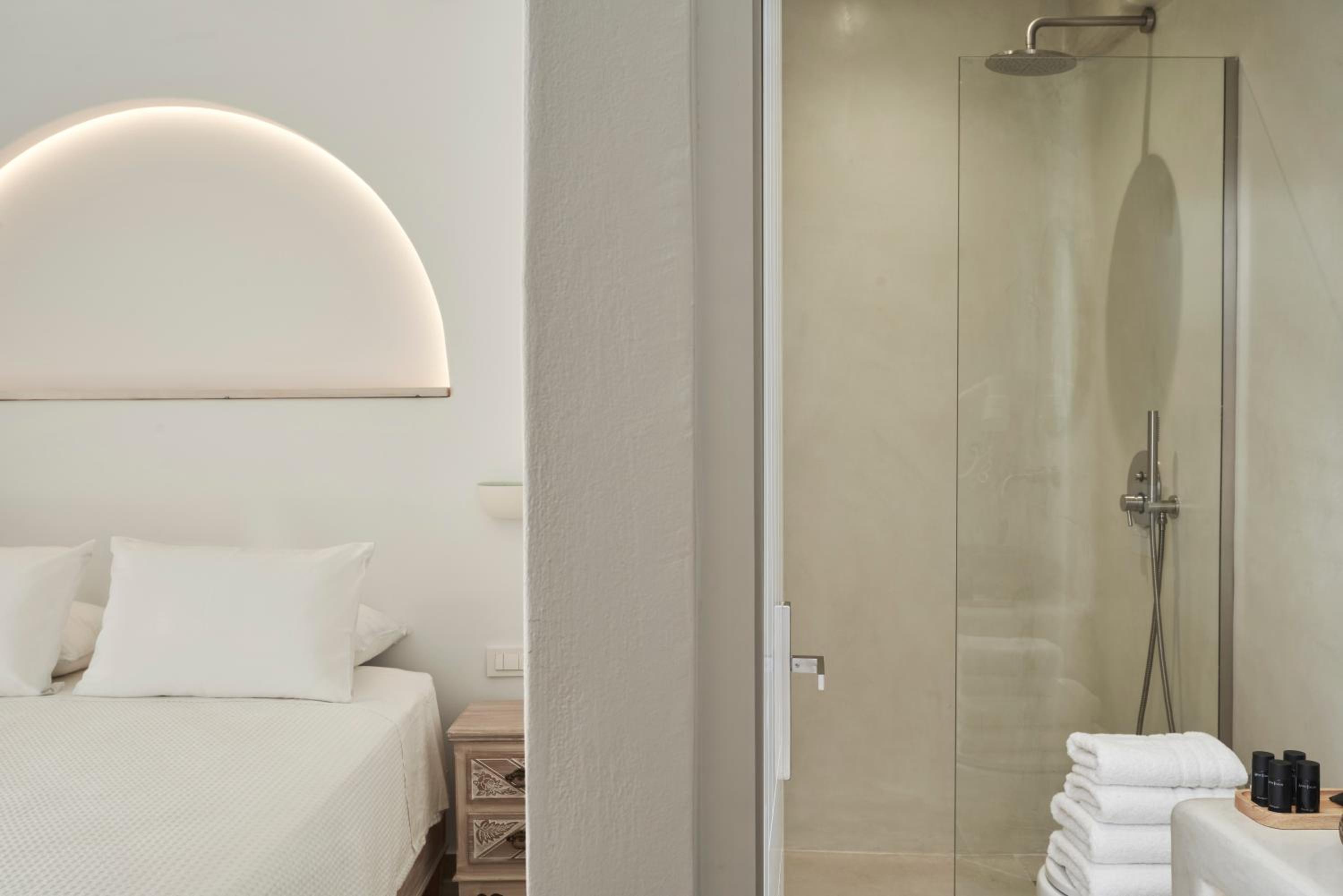 Deluxe Double Room with Side Sea View - Photo 9