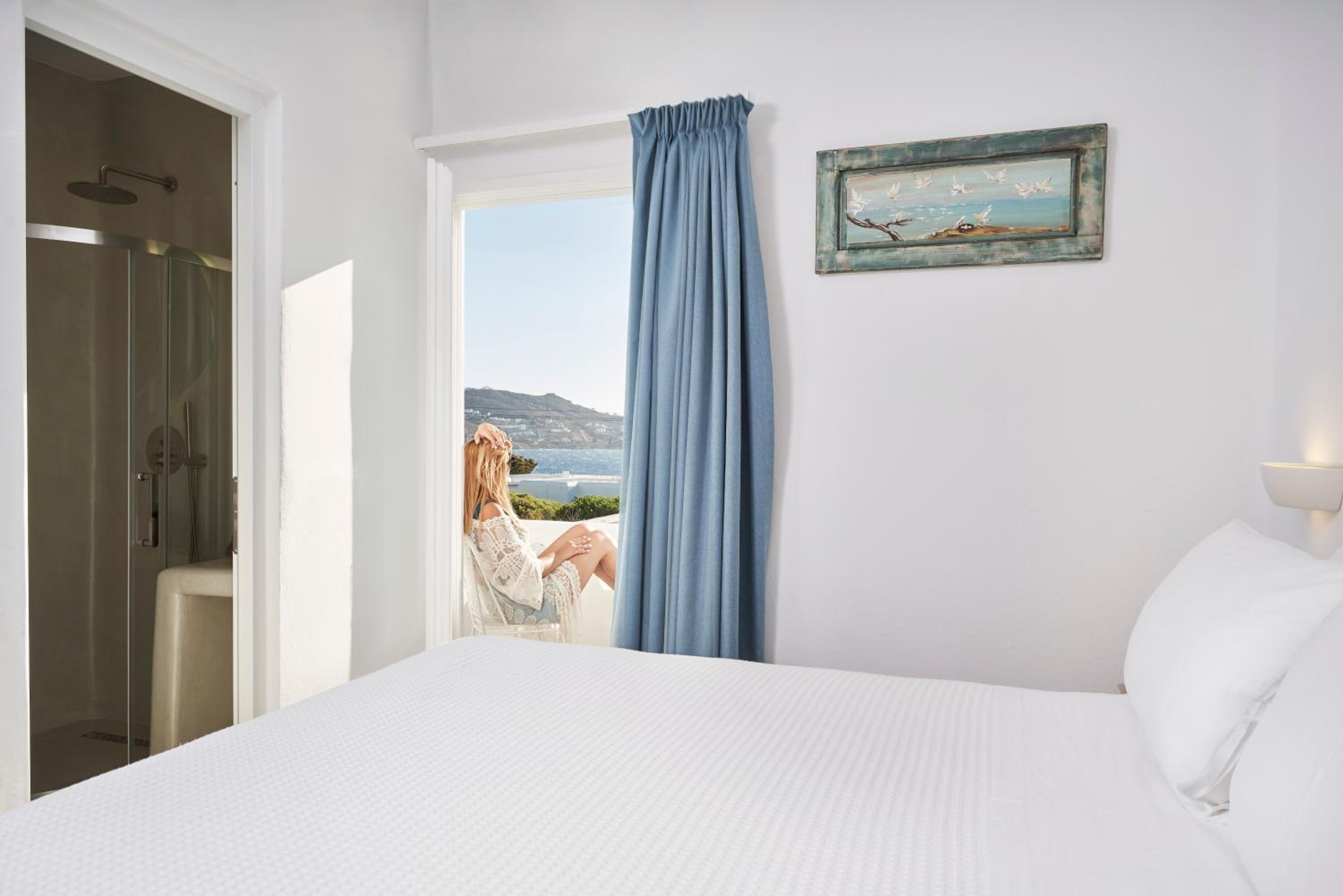 Deluxe Double Room with Side Sea View - Photo 2