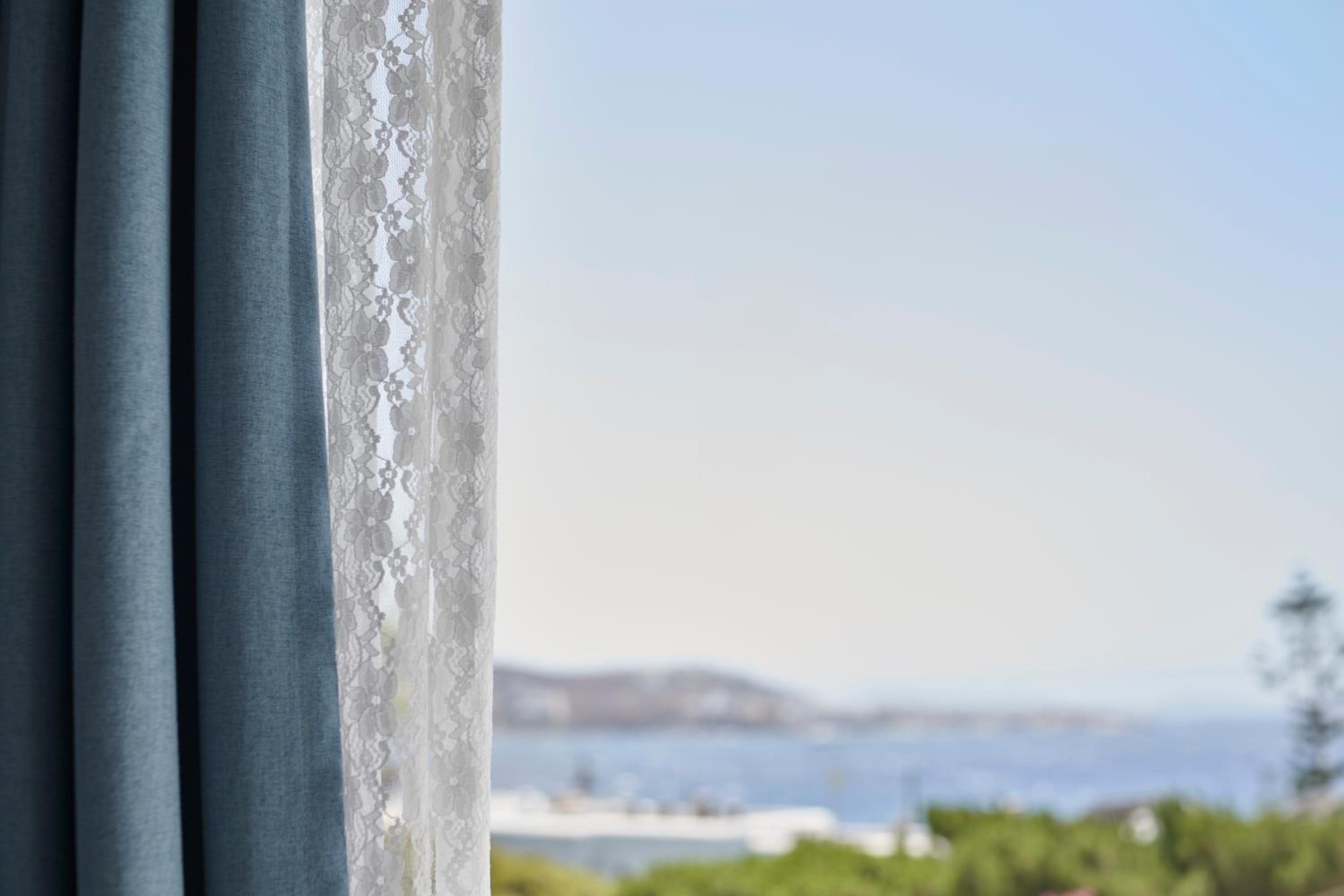 Deluxe Double Room with Side Sea View - Photo 6