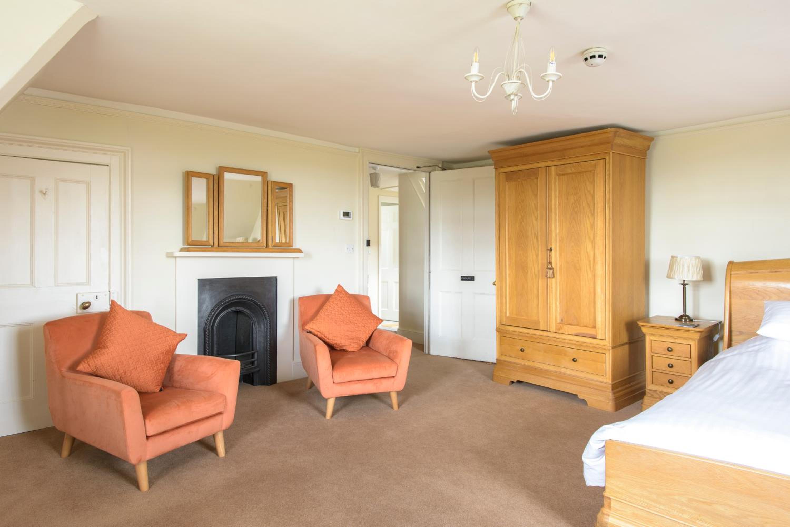 Two-Bedroom Suite - Photo 3