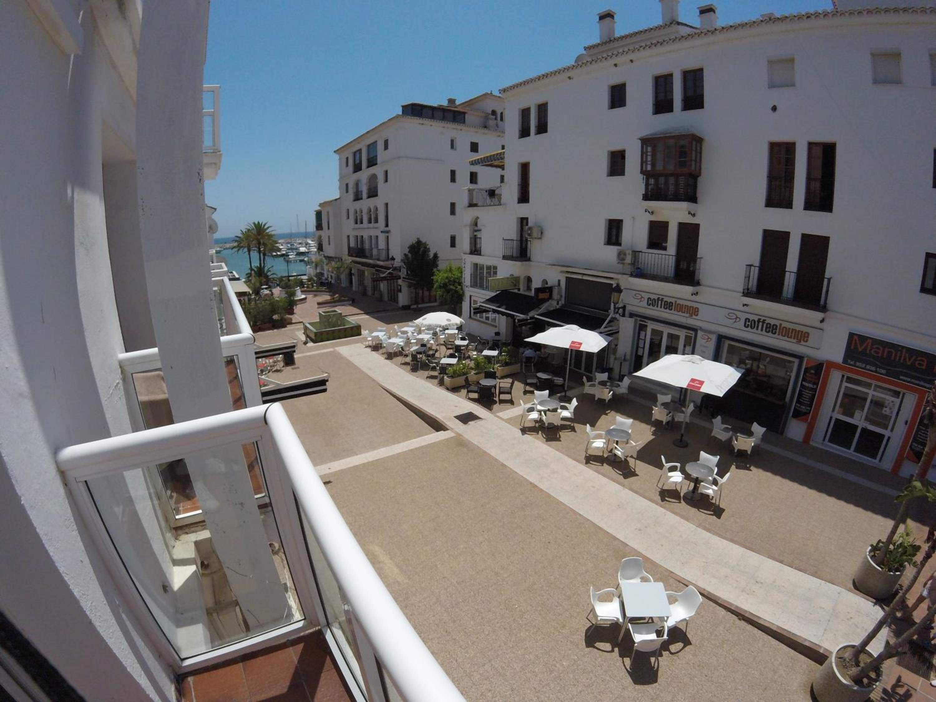 Apartment with Balcony photo 3