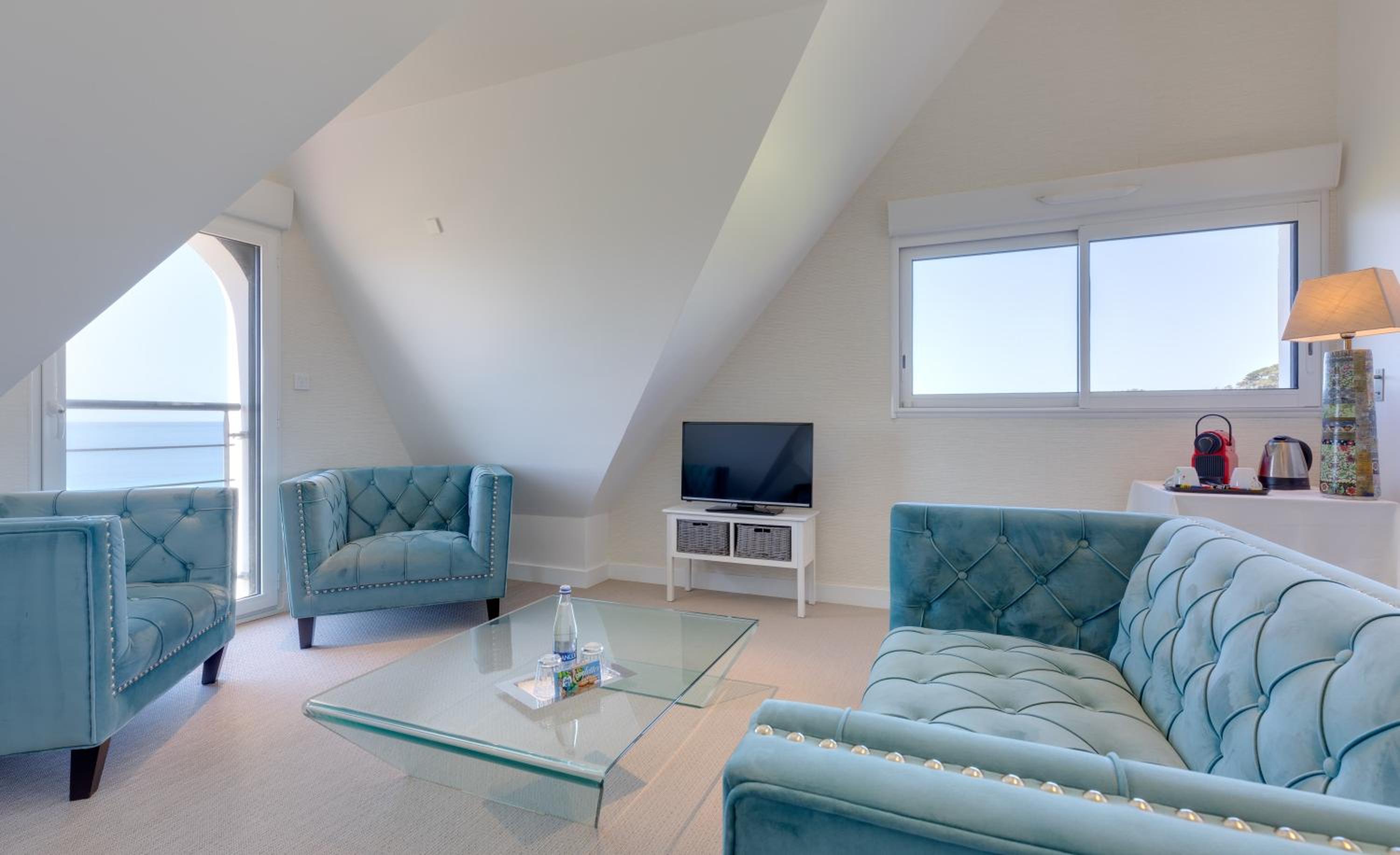 Suite with Panoramic View photo 3
