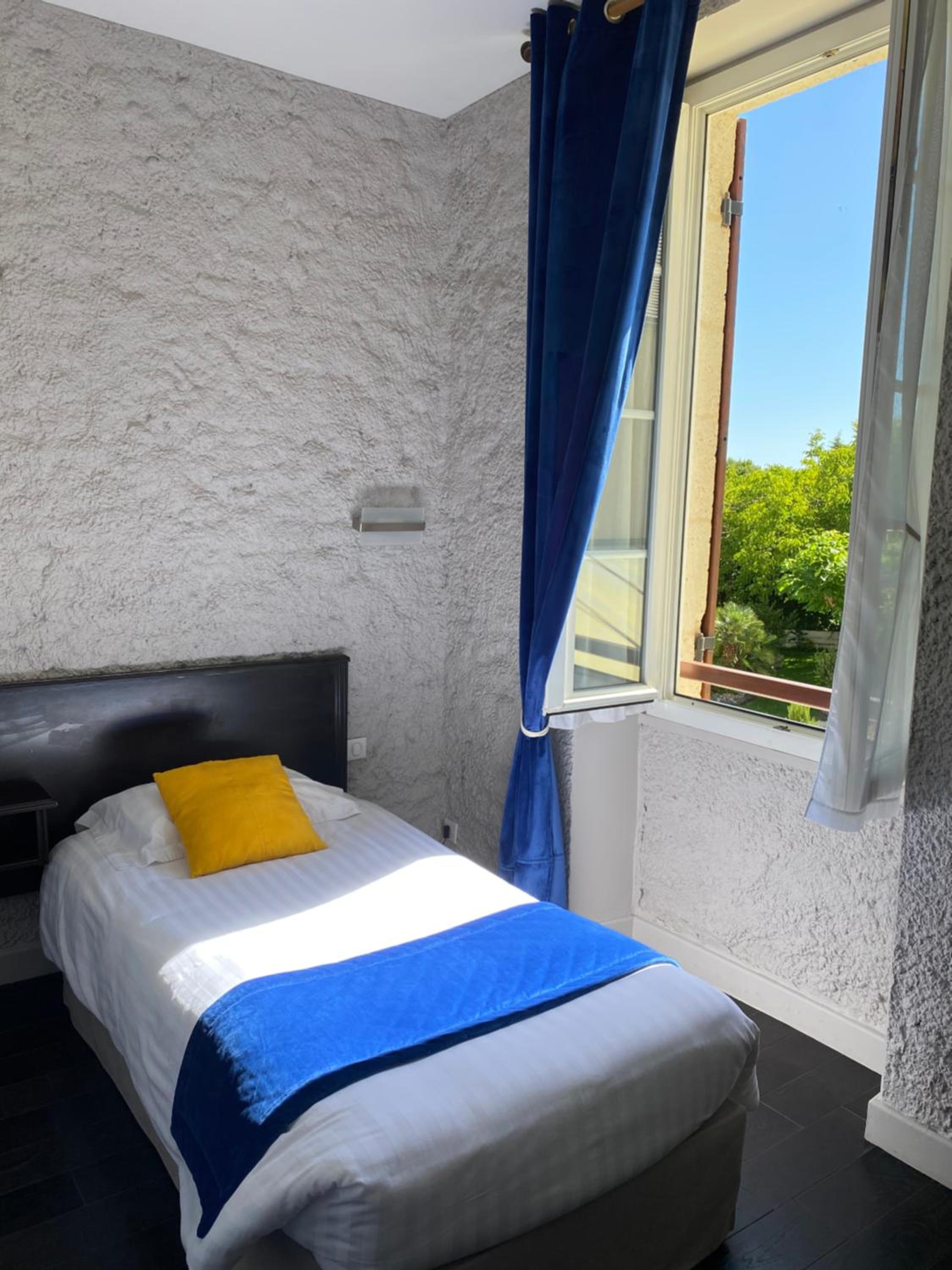 Single Room - Photo 1