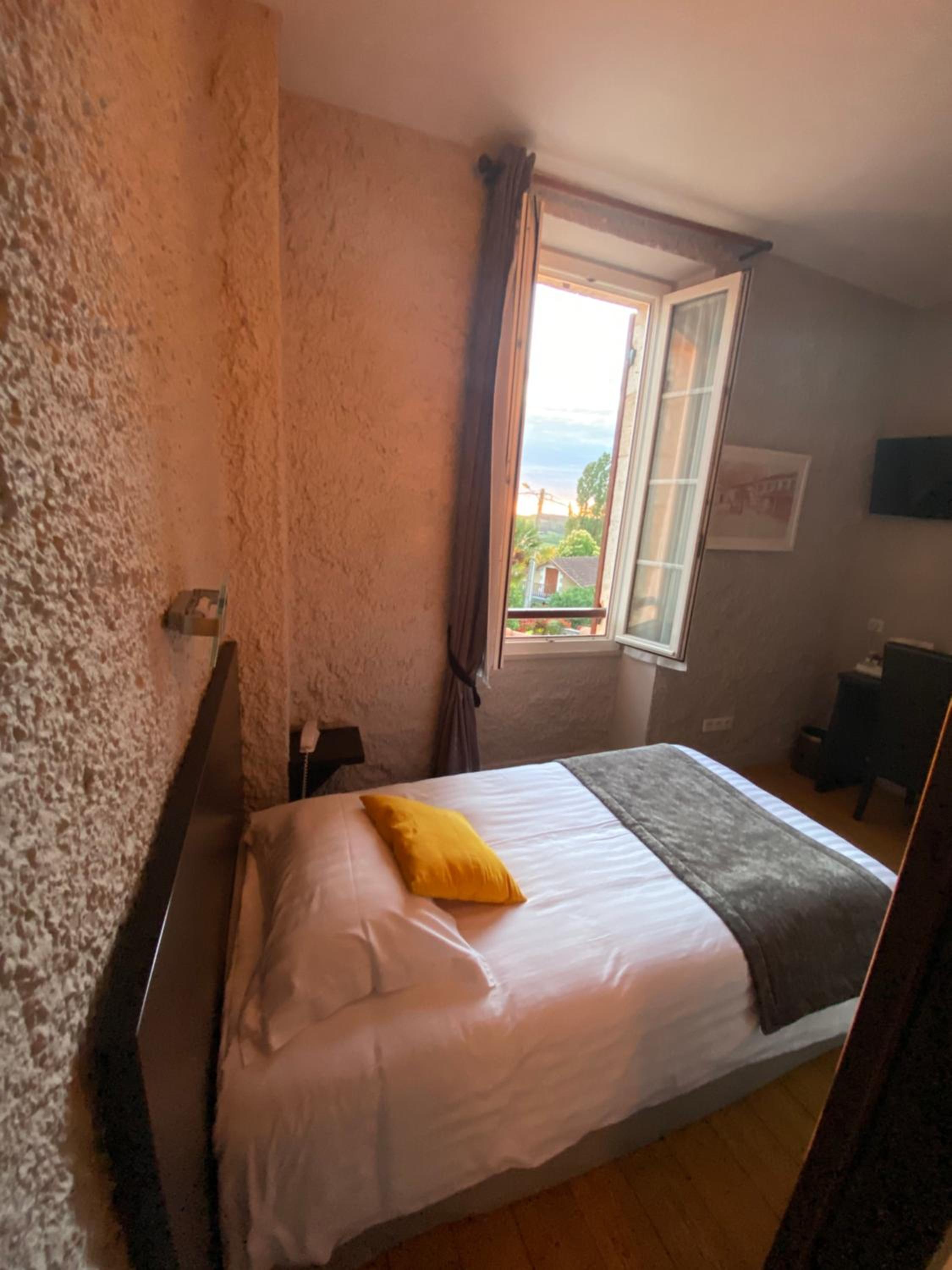 Single Room - Photo 2