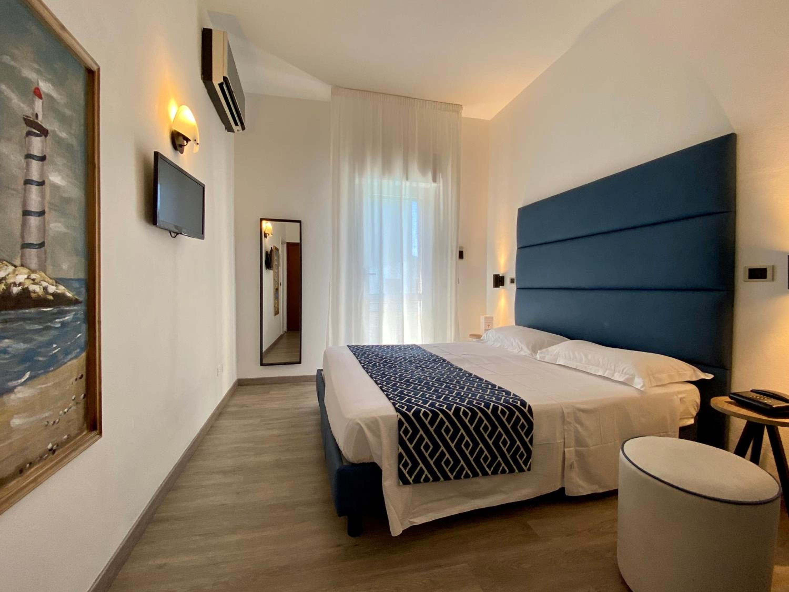 Double or Twin Room with Balcony photo 2