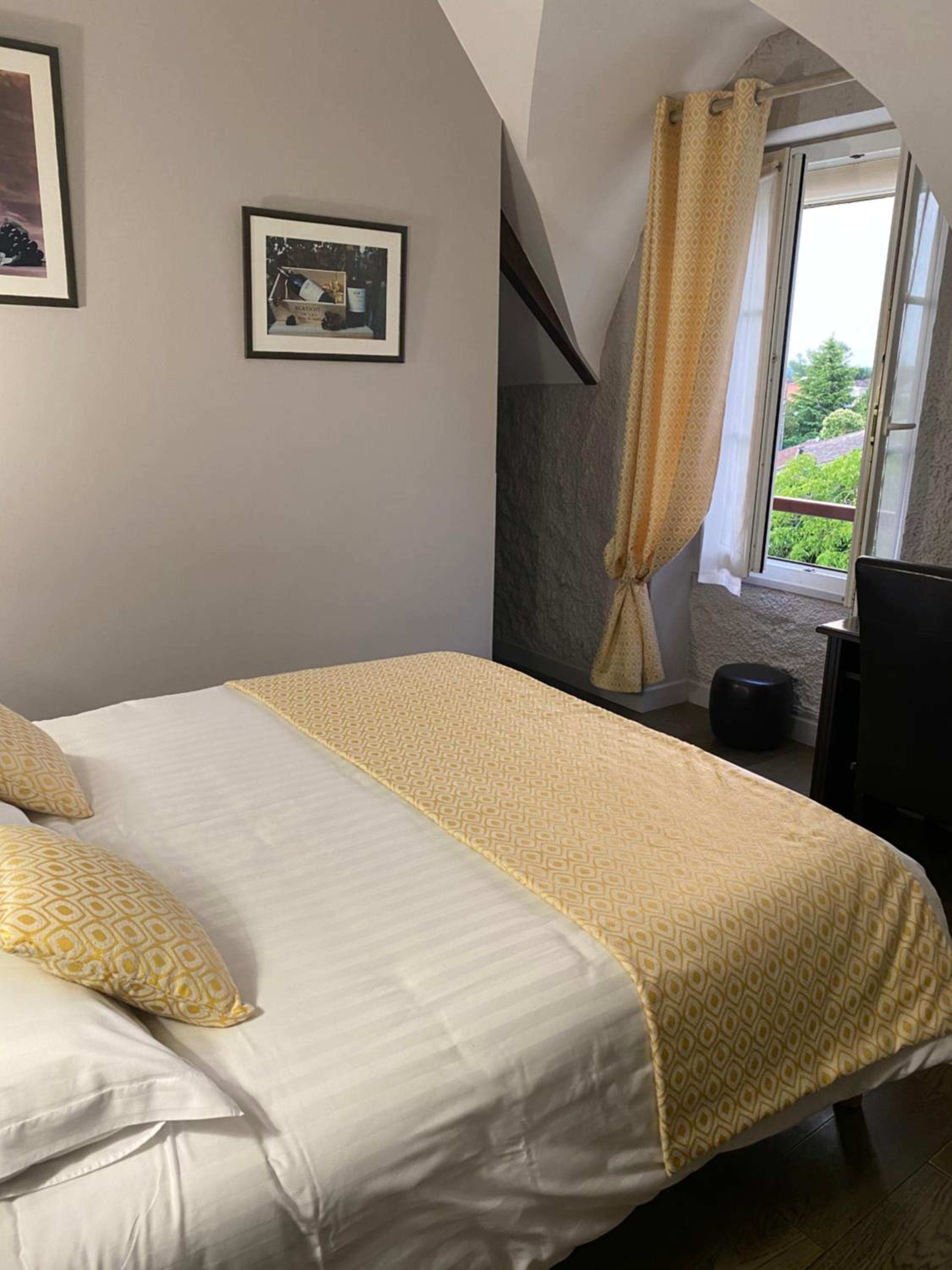 Quadruple Room (2 Adults + 2 Children) photo 1