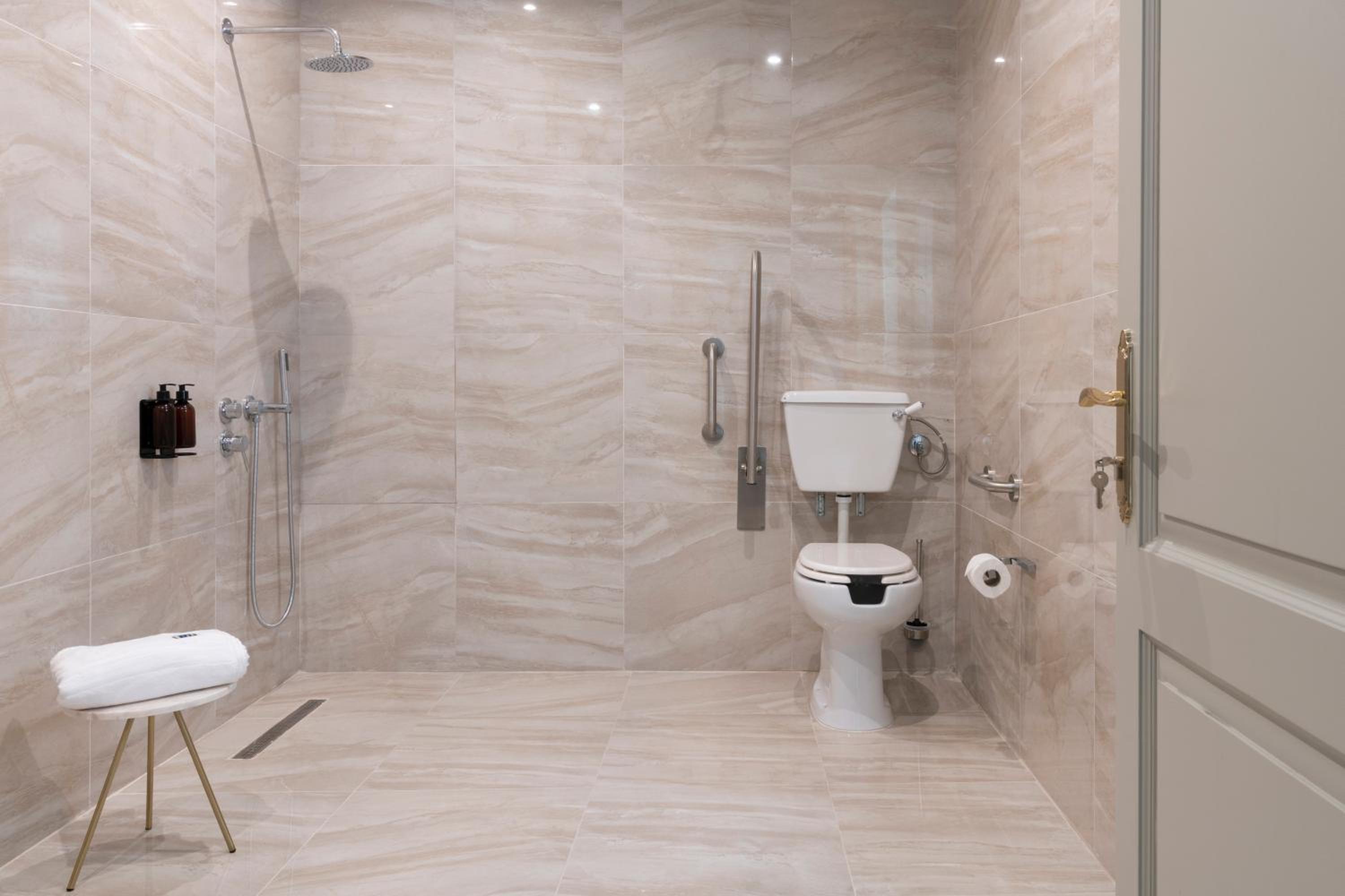 King Room - Disability Access photo 3