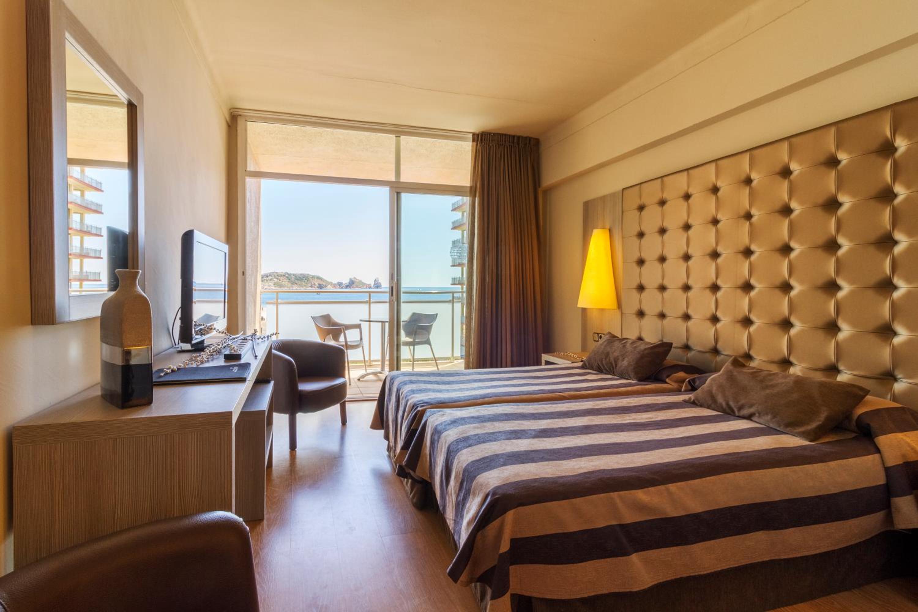 Habitación Doble o con Dos Camas Superior con Vista al Mar