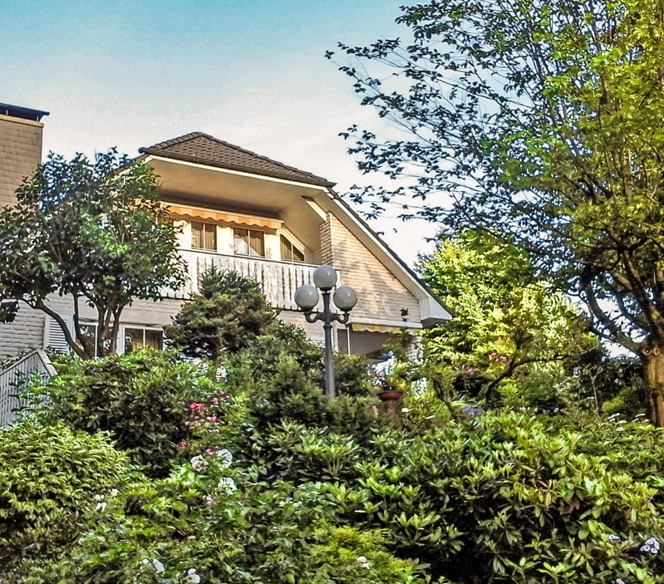 Apartment with Garden View - Photo 11