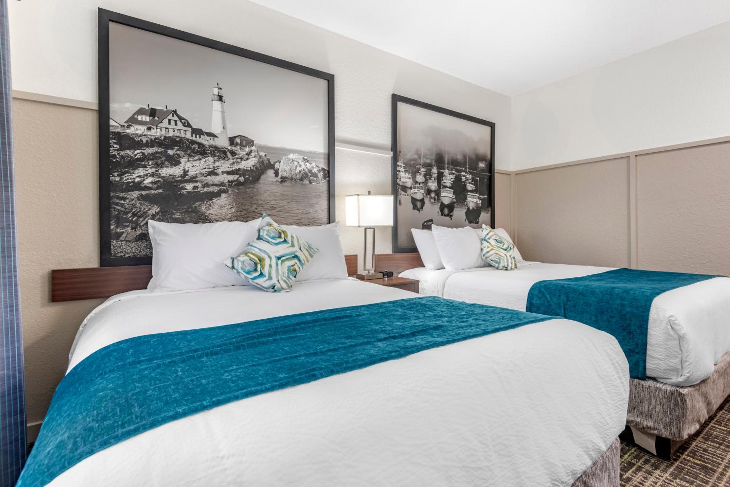 Queen Room with Two Queen Beds - Non-Smoking - Photo 8