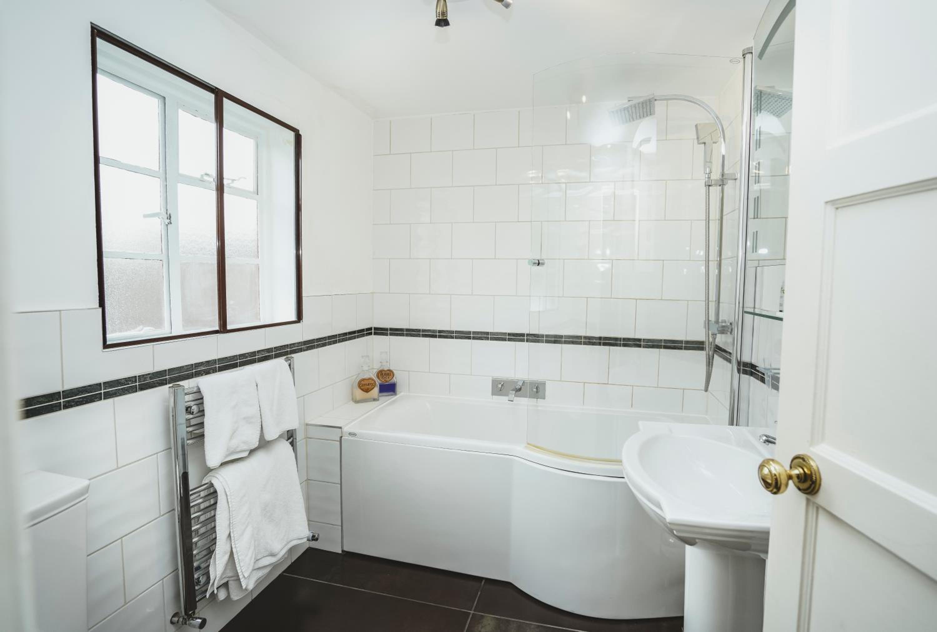 Standard Double or Twin Room - Photo 5