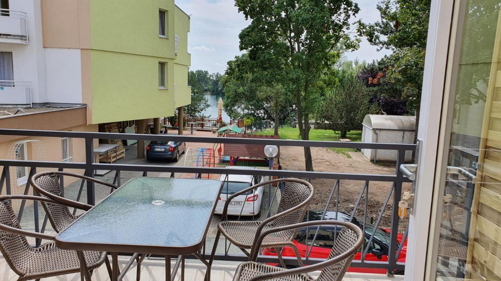 Apartment with Balcony photo 3