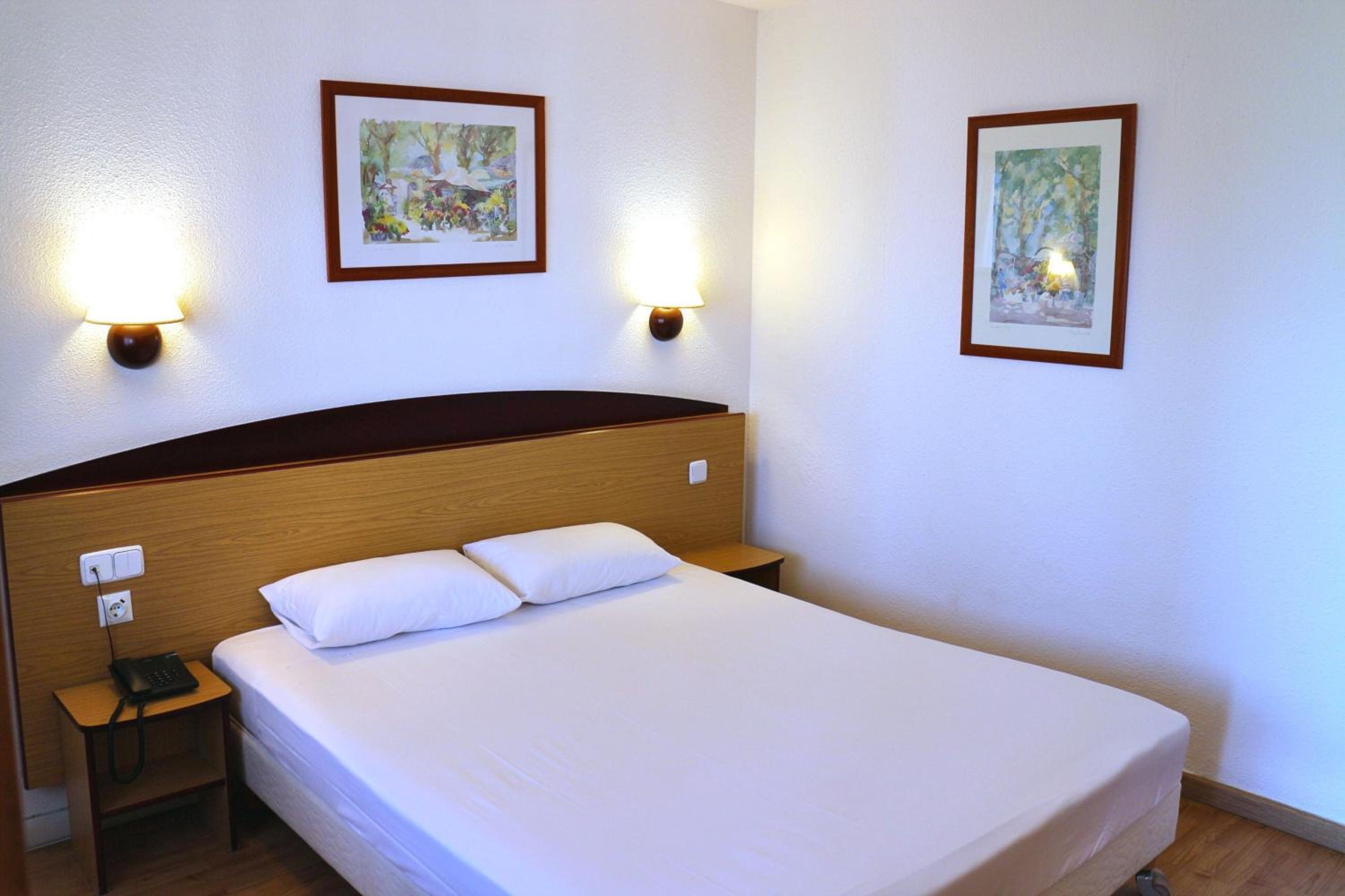 Double Room - Photo 8