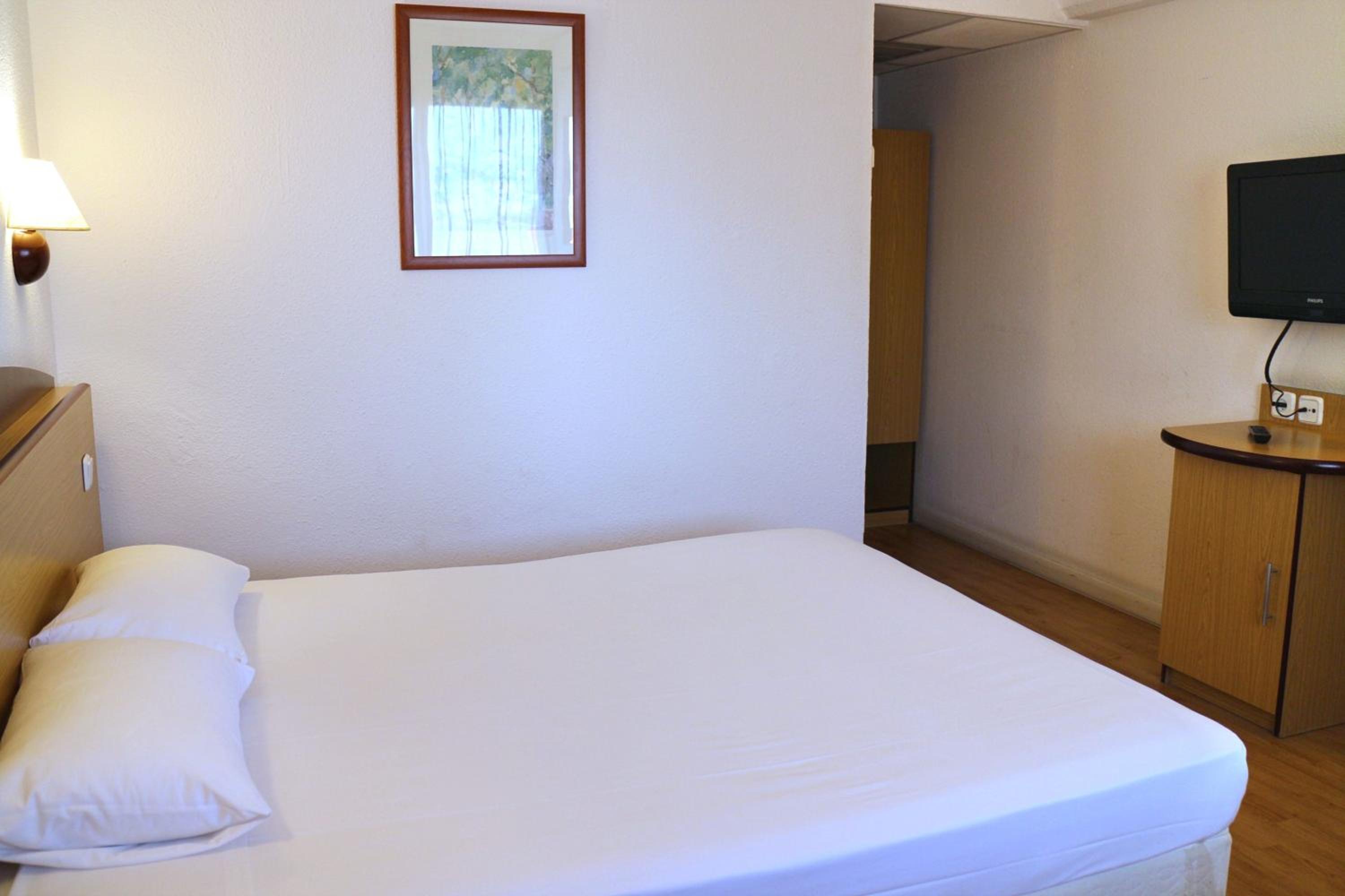 Double Room - Photo 7