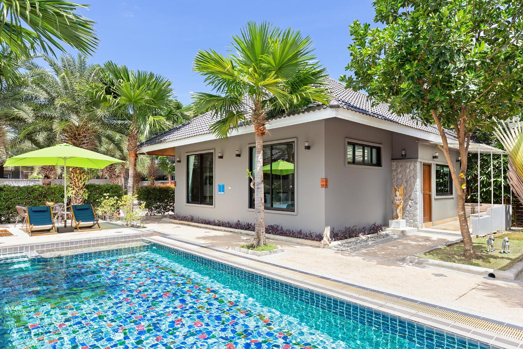 Deluxe Double or Twin Room with Pool Access photo 3