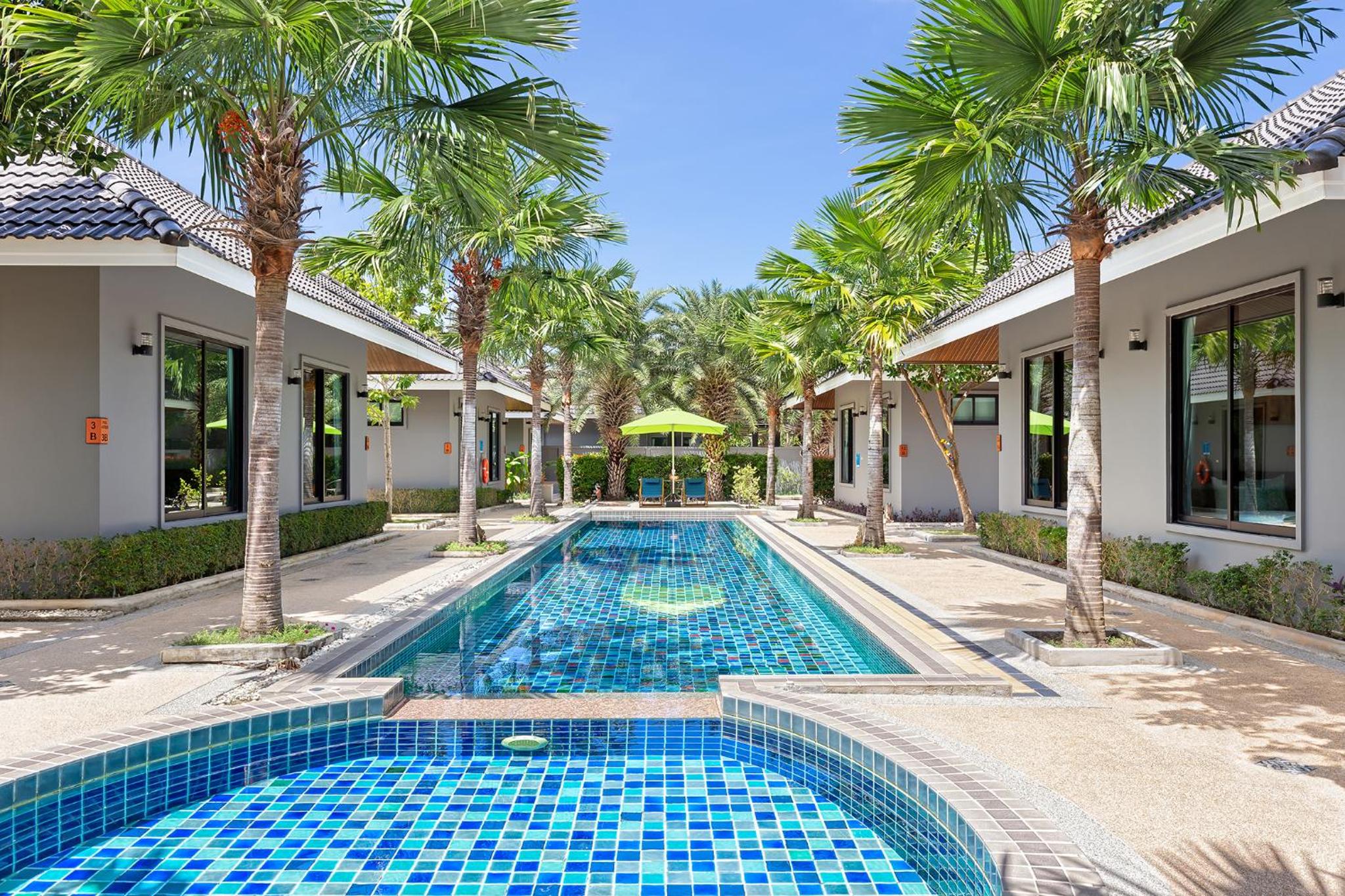 Deluxe Double or Twin Room with Pool Access photo 2