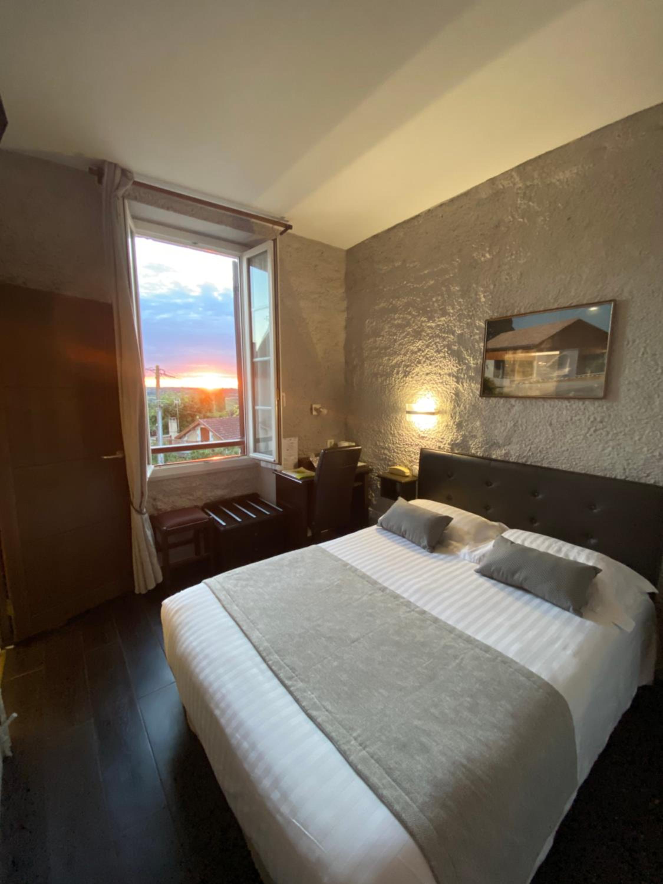 Double Room with Shower photo 3