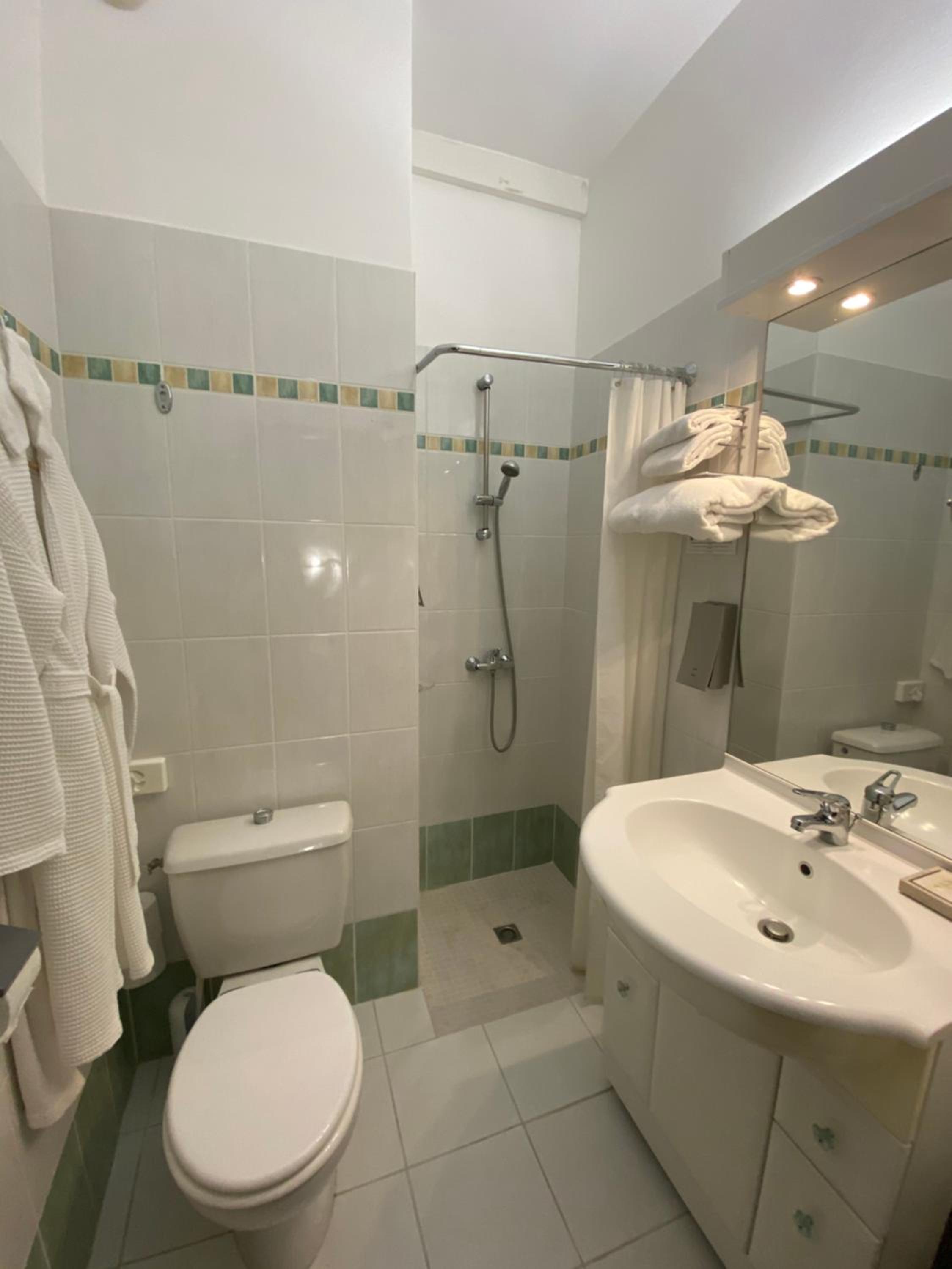 Double Room with Shower photo 2