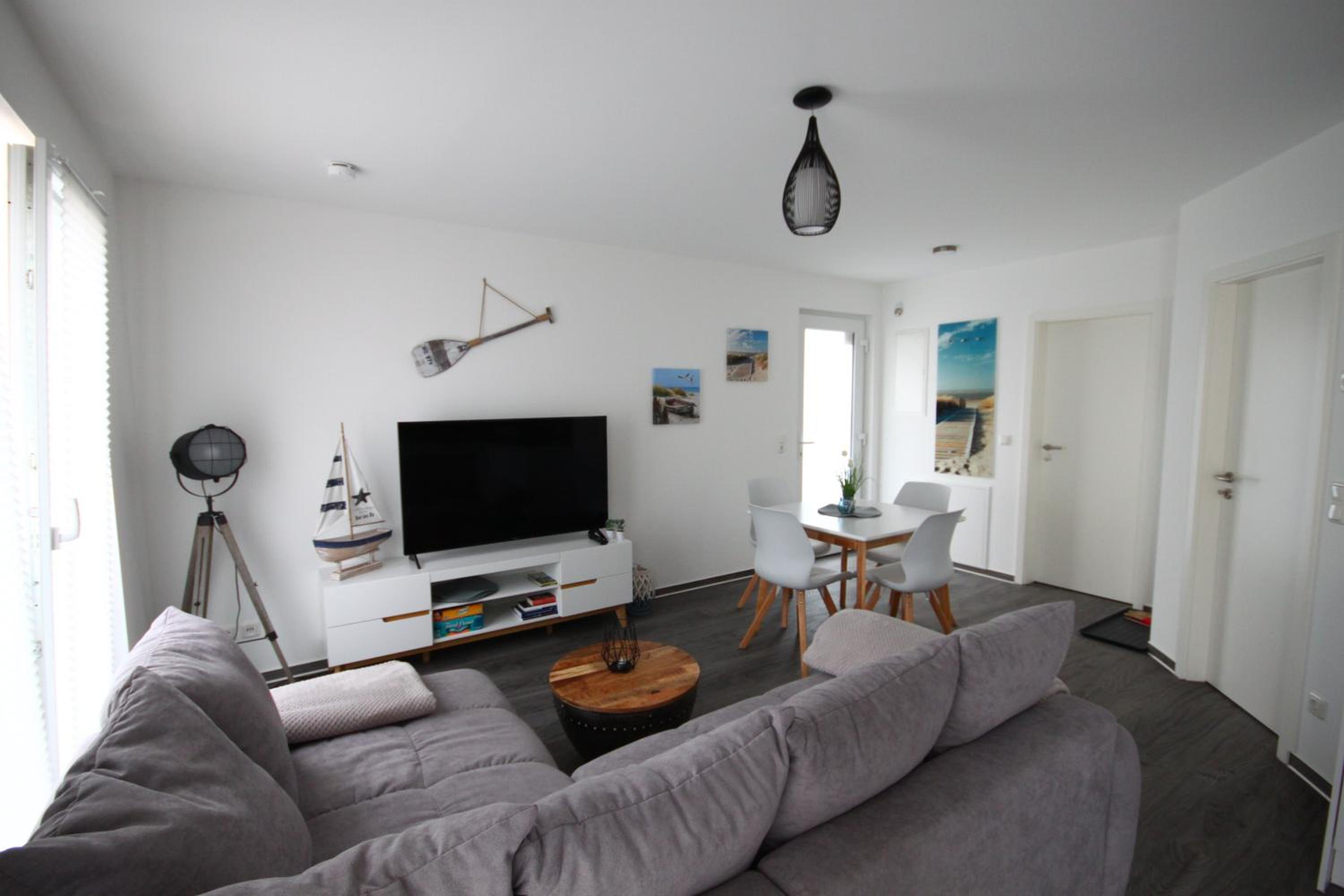 One-Bedroom Apartment photo 1