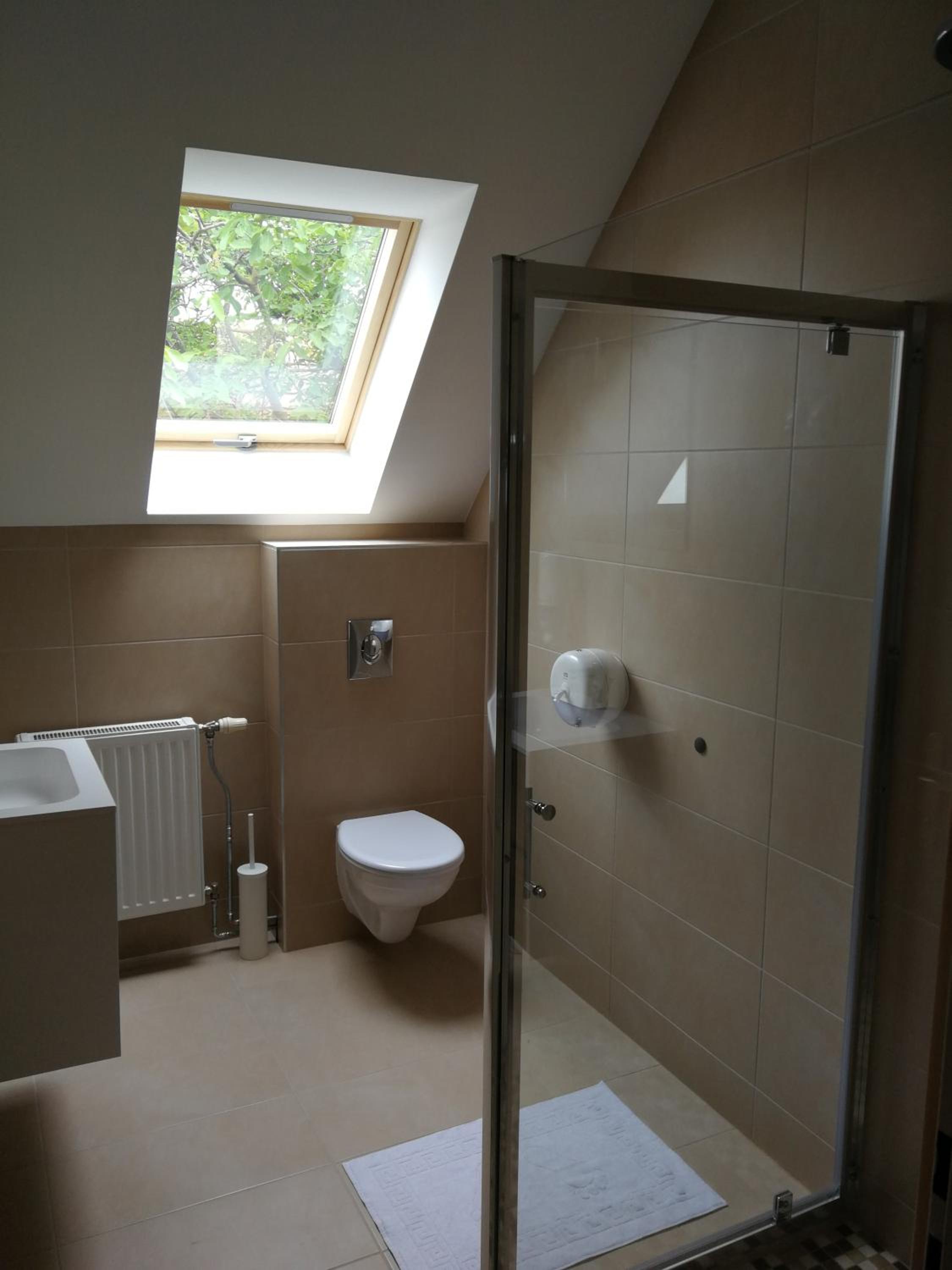 Double Room with Private Bathroom - Photo 12