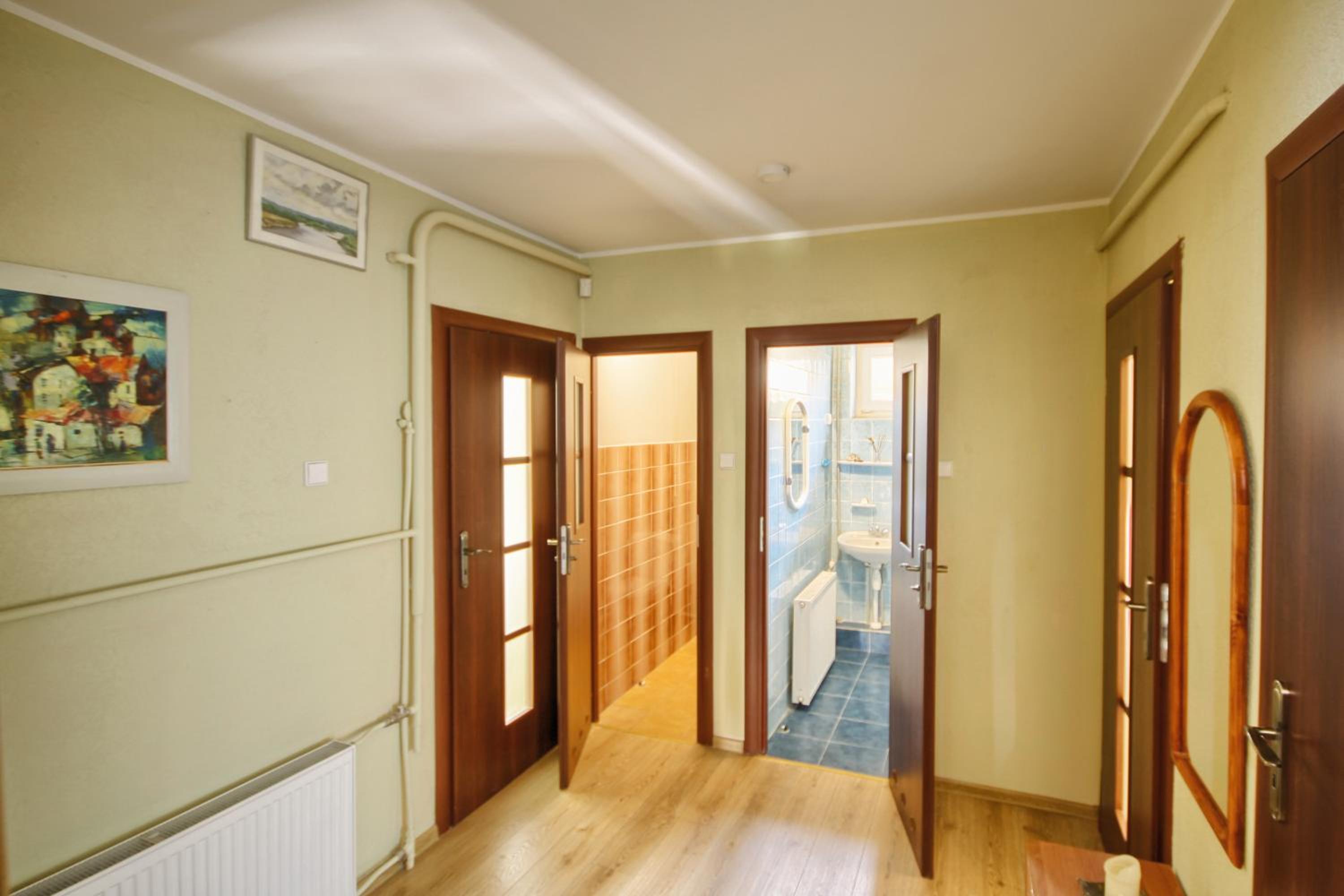 Three-Bedroom Apartment - Photo 9