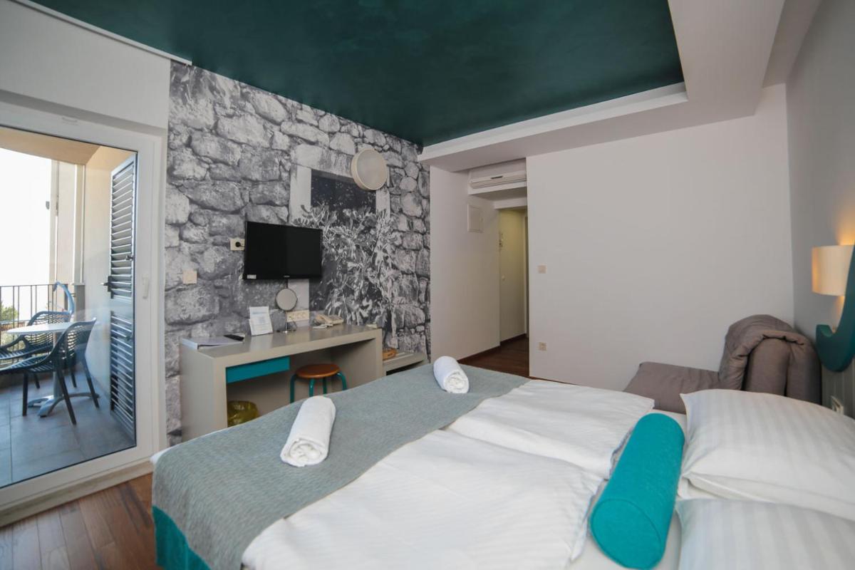 Double Room with Balcony photo 3