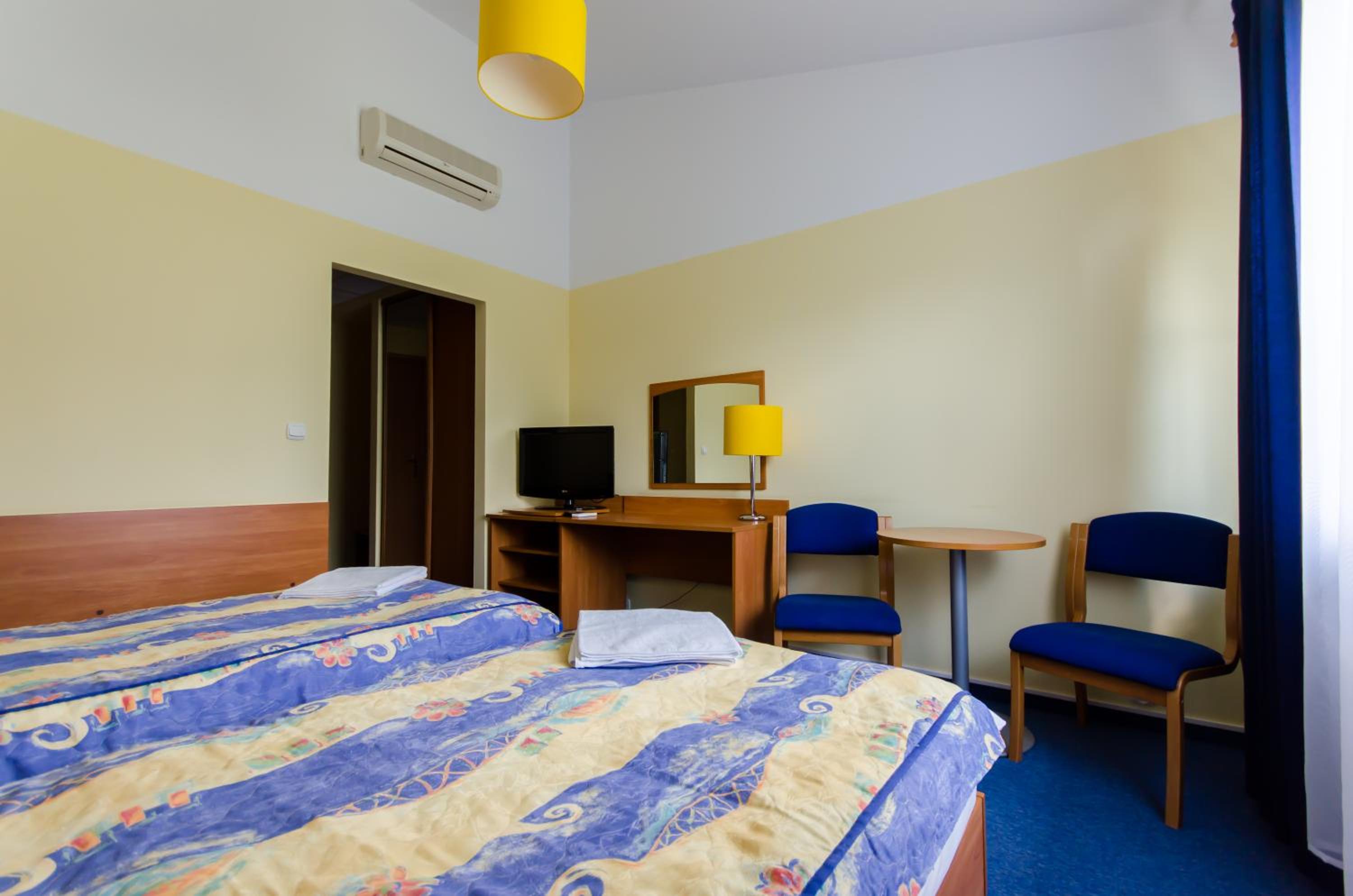 Standard King Room photo 1