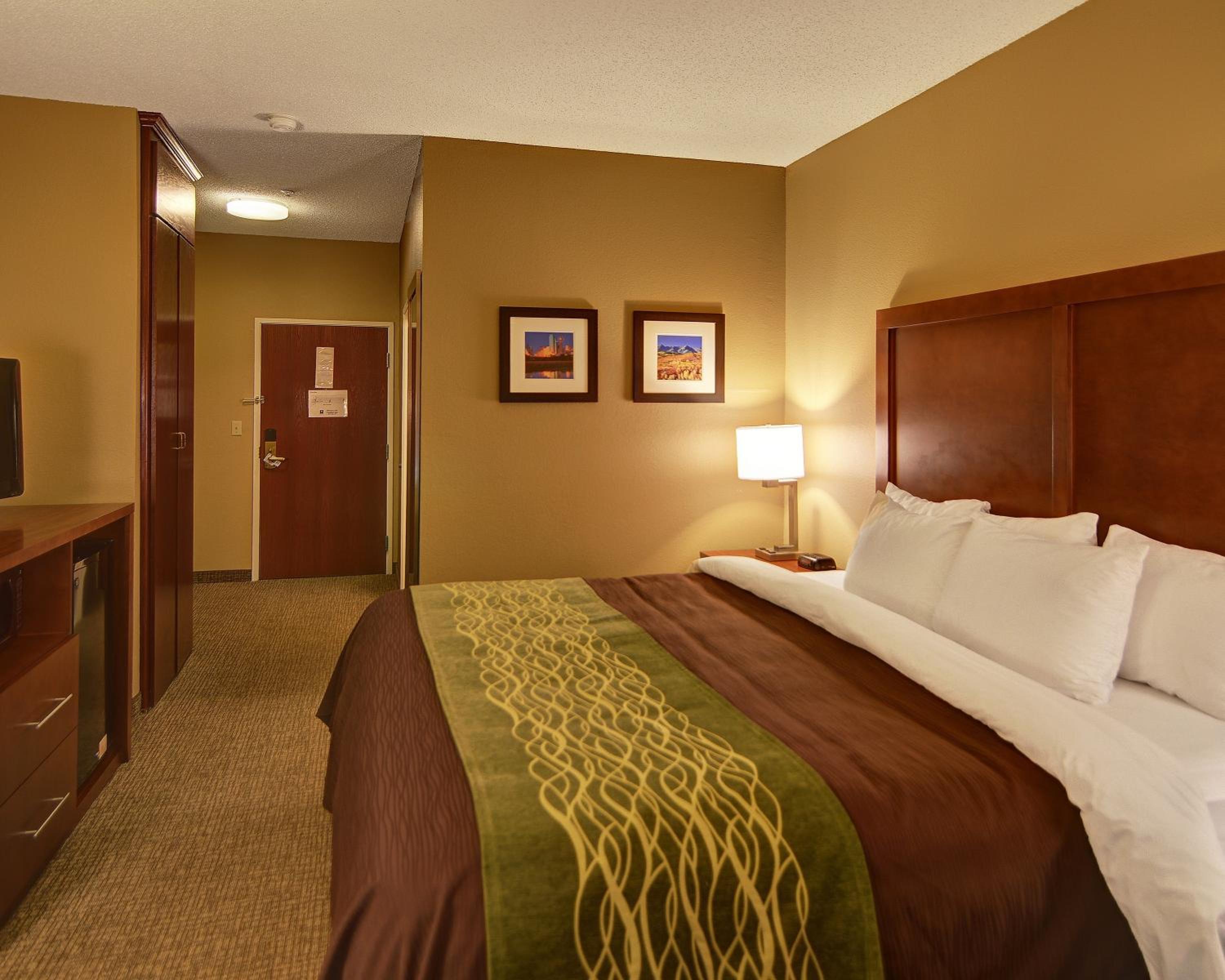 King Room - Non-Smoking - Photo 2