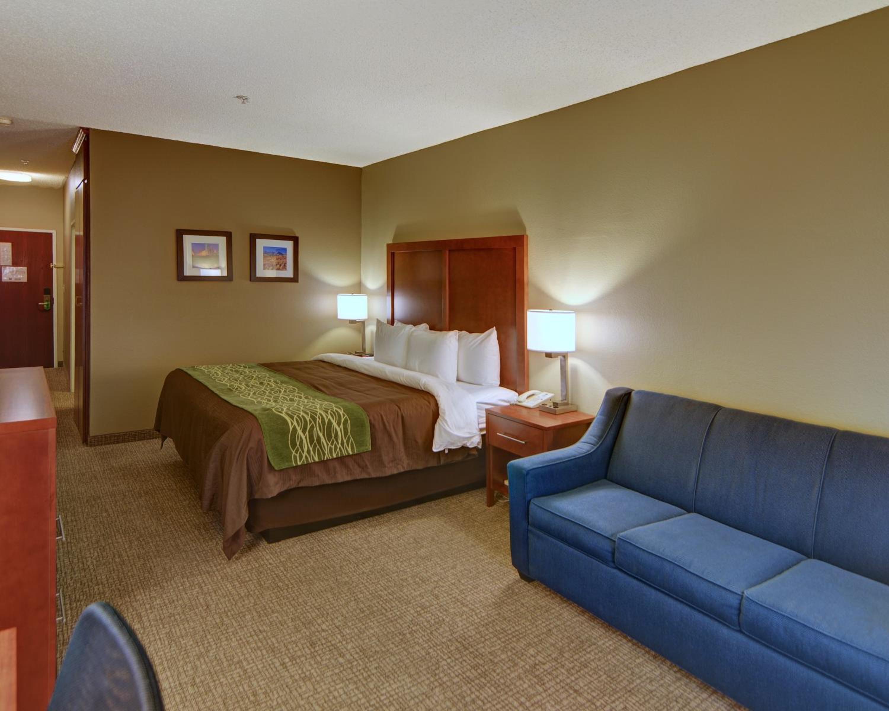King Room - Non-Smoking - Photo 6