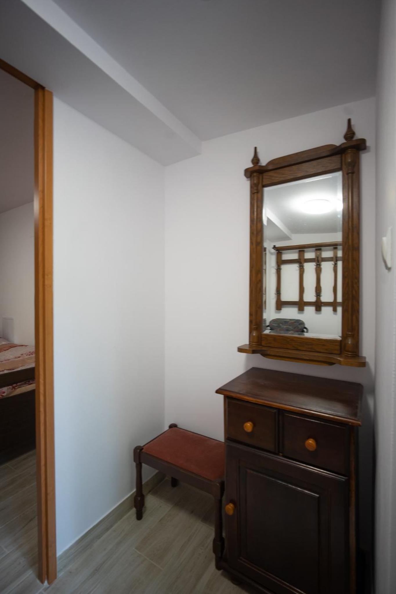 One-Bedroom Apartment - Photo 2