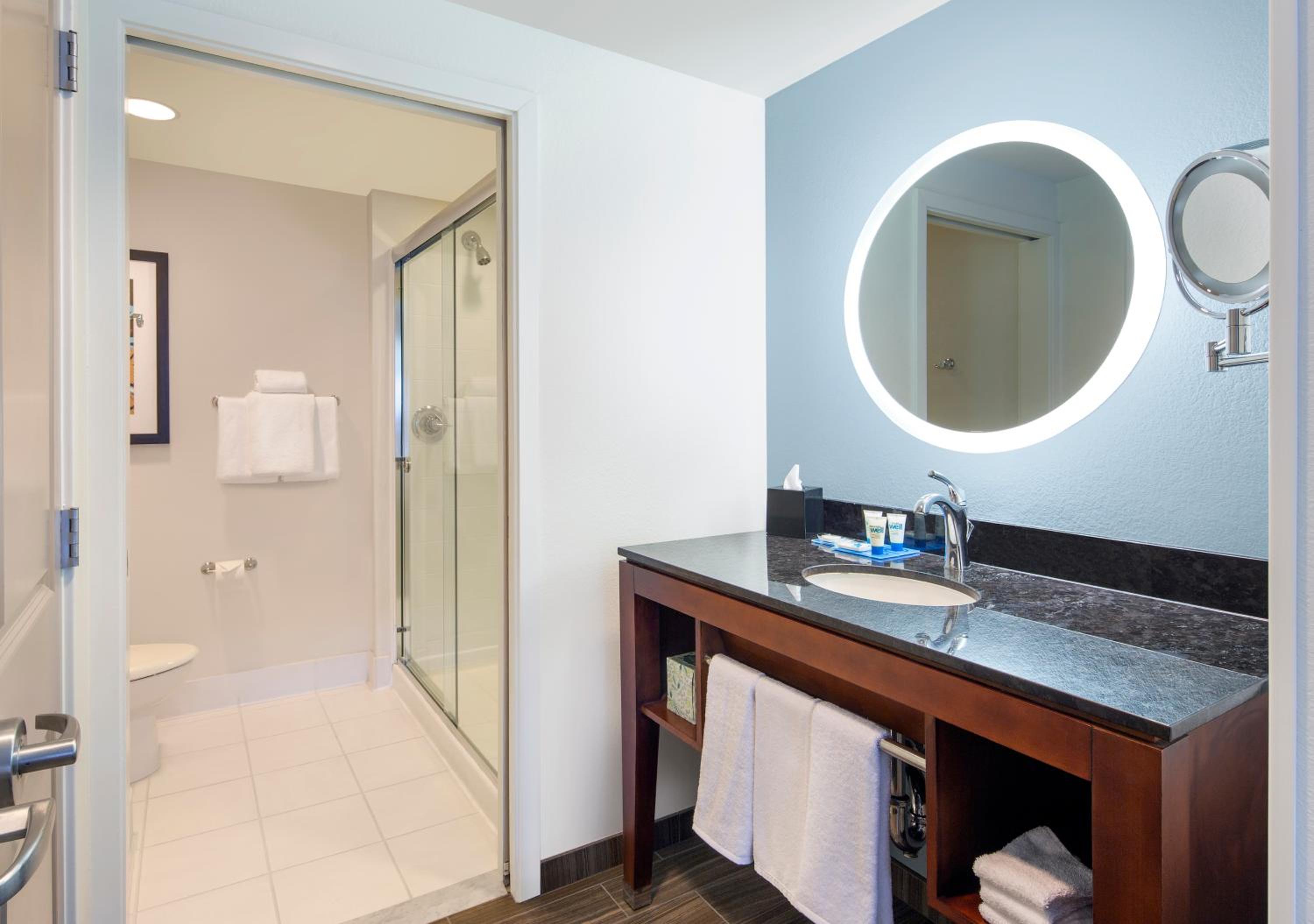 One-Bedroom Suite with Two Queen Beds - Photo 2