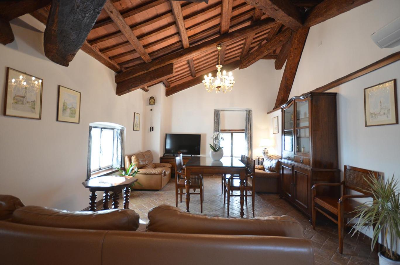 Double Room with Private Bathroom - Photo 18