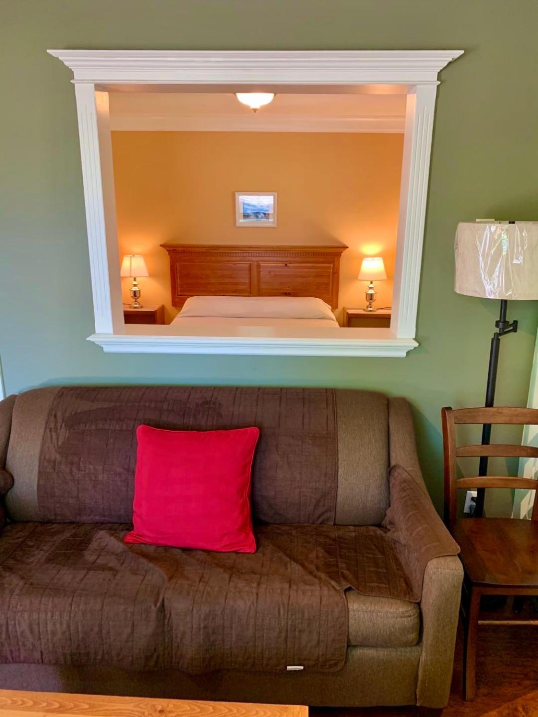 One-Bedroom Cottage 2 - Photo 3