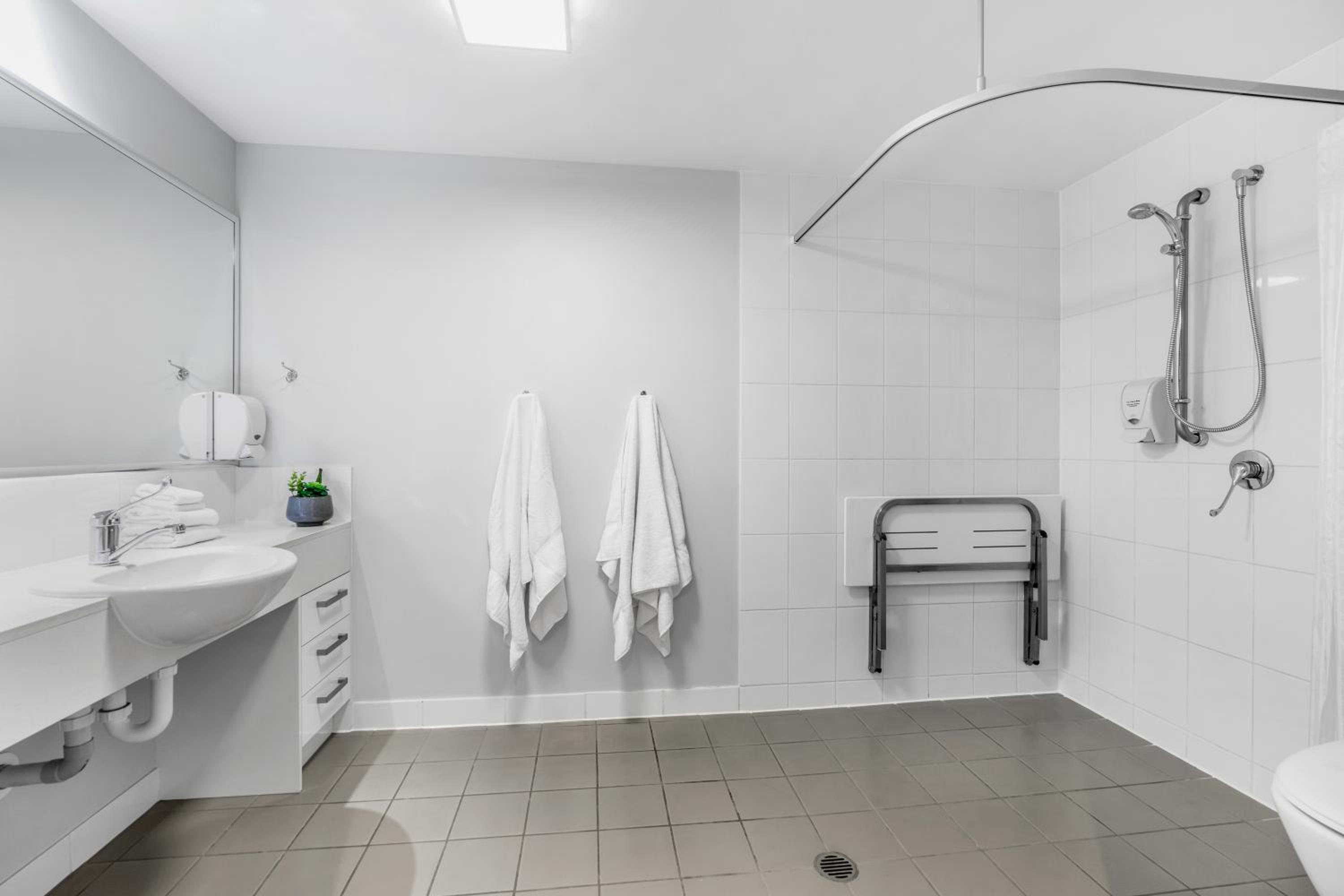 Studio Apartment Accessible - Photo 6