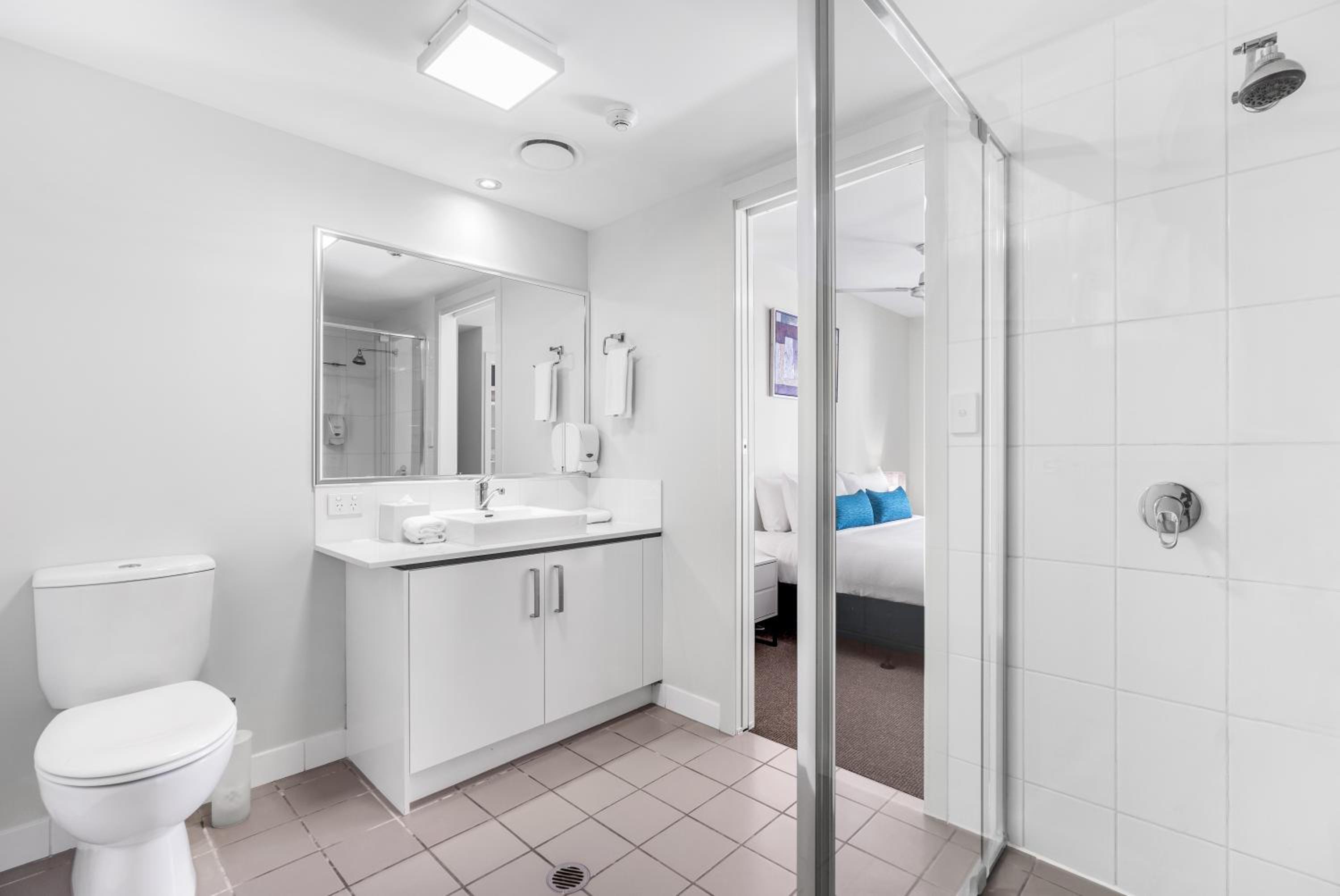 Two-Bedroom Suite - Triple - Photo 13