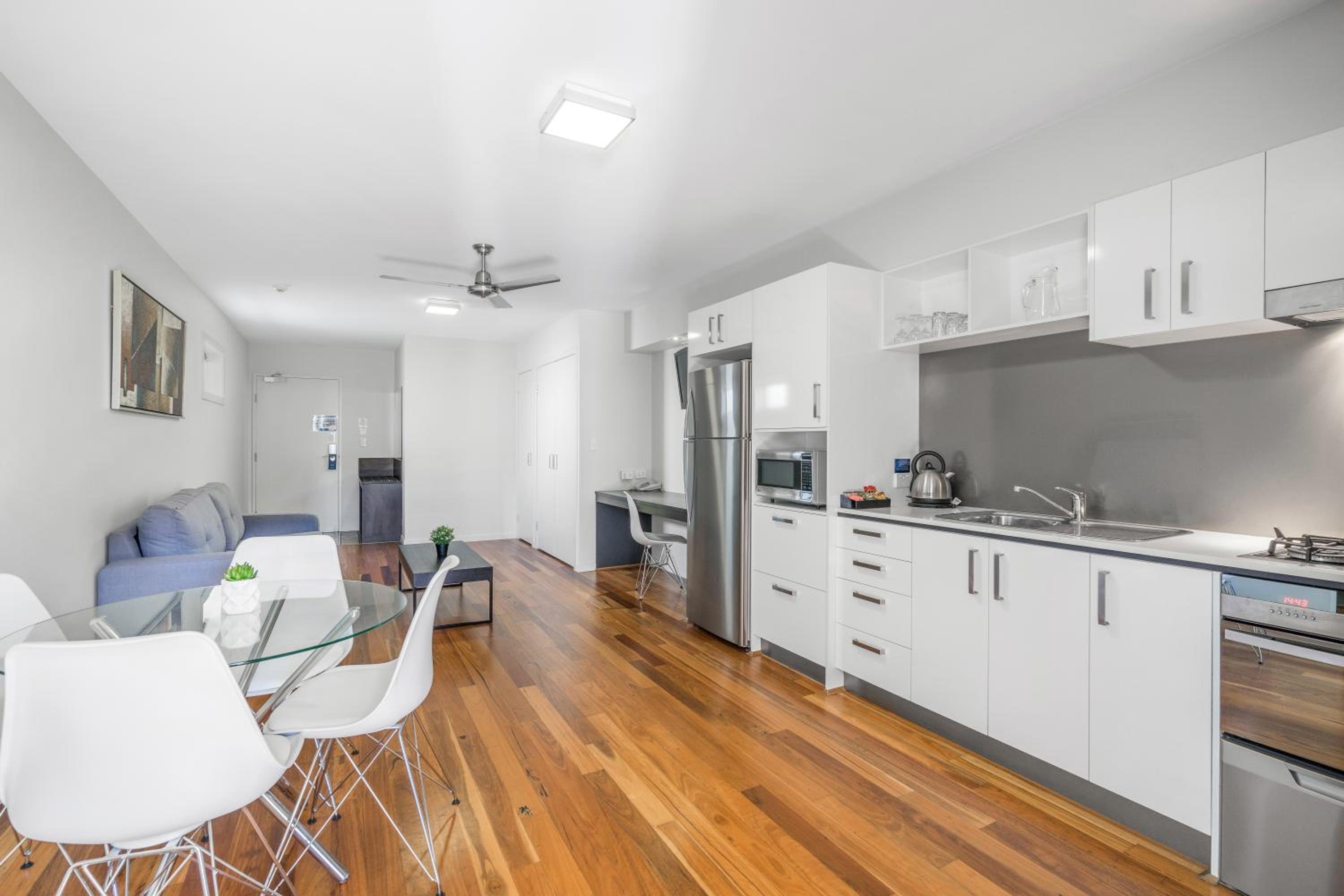 Two-Bedroom Suite - Triple - Photo 18