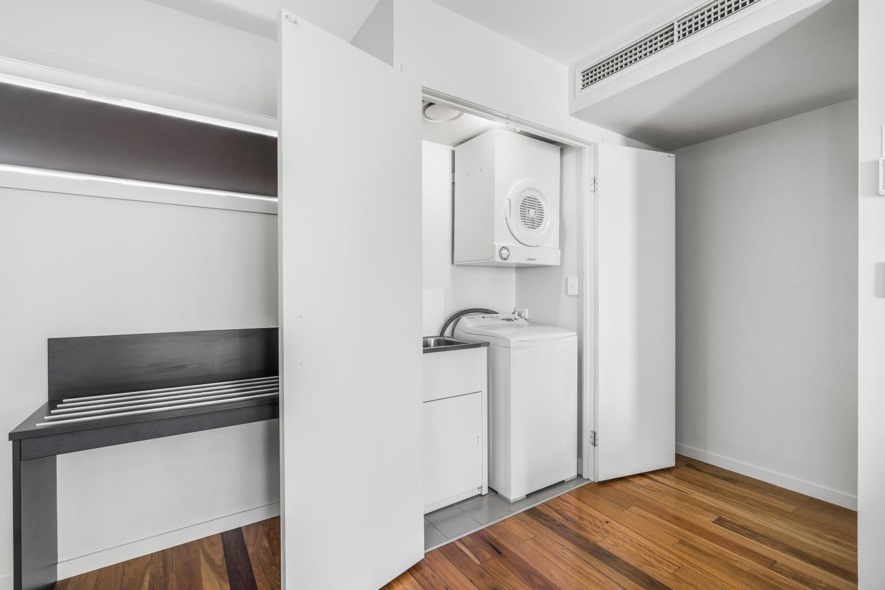 One-Bedroom Suite - Photo 5