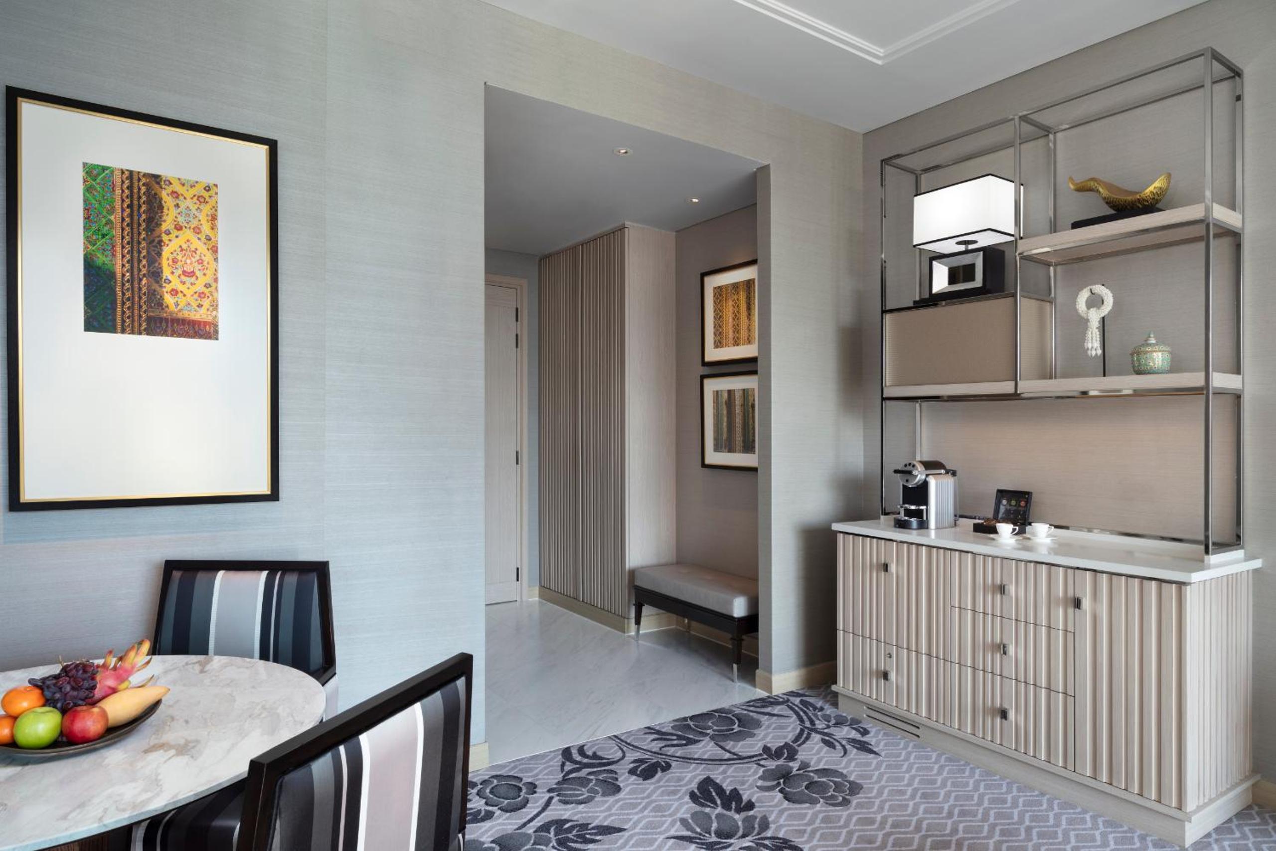 Grand Deluxe King Room with Balcony photo 2