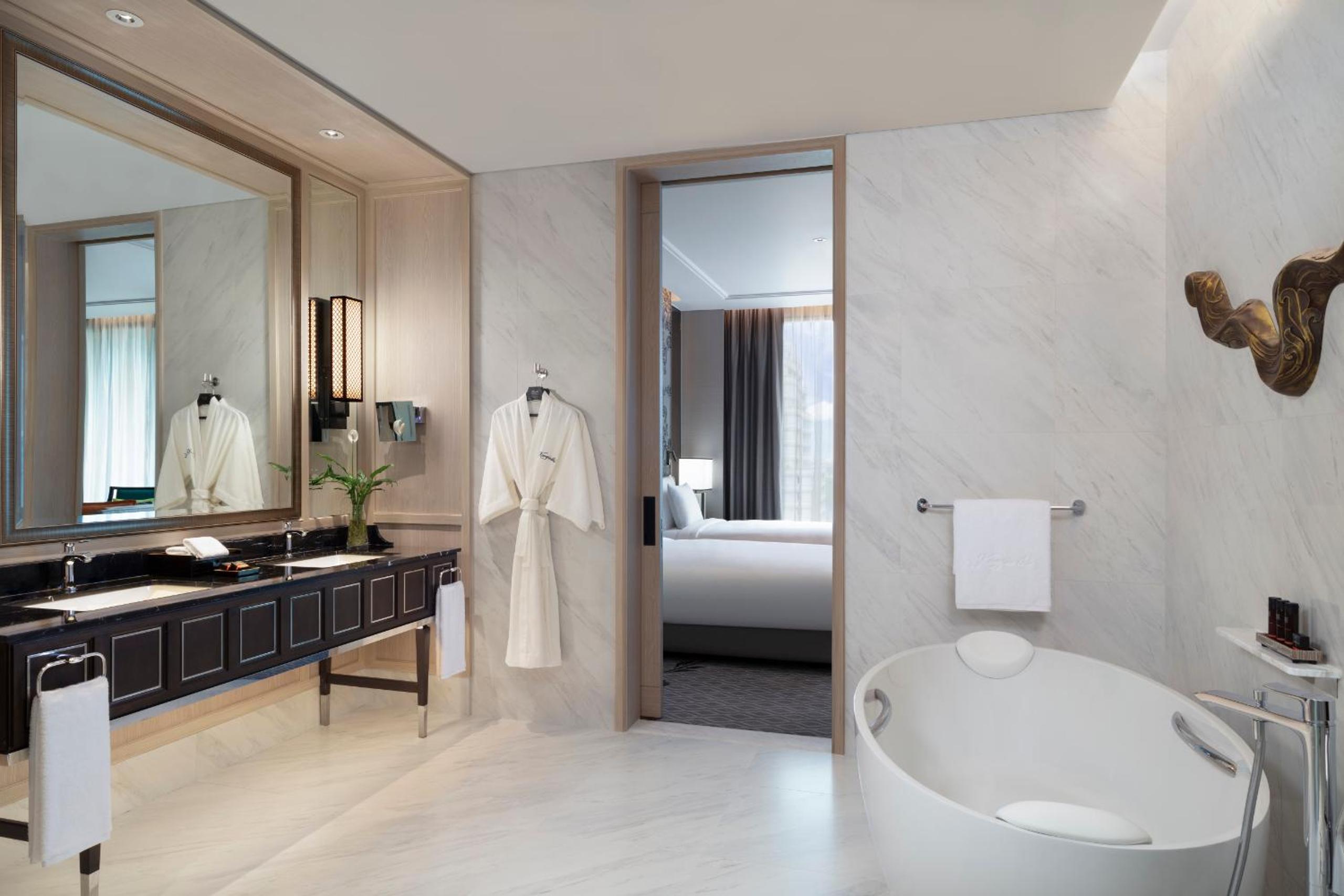 Executive Suite with Balcony, Lounge Access and Thermal Journey Access photo 3