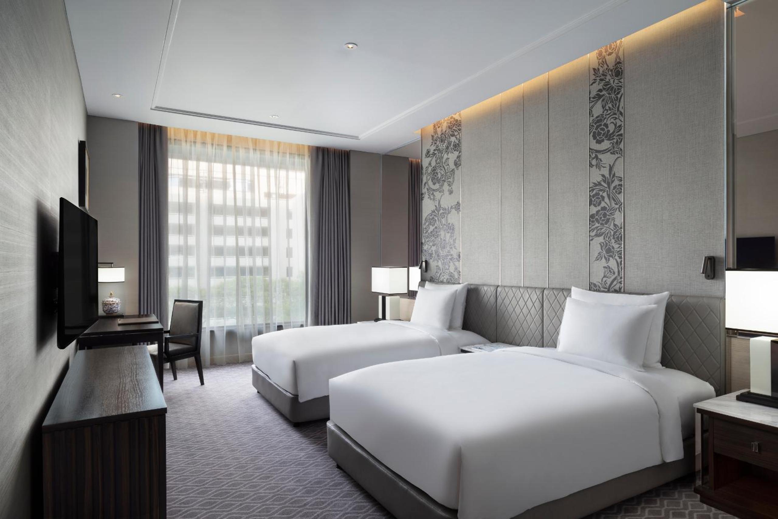 Two-Bedroom Grand Executive Suite with Balcony, Lounge Access and Thermal Journey Access photo 2