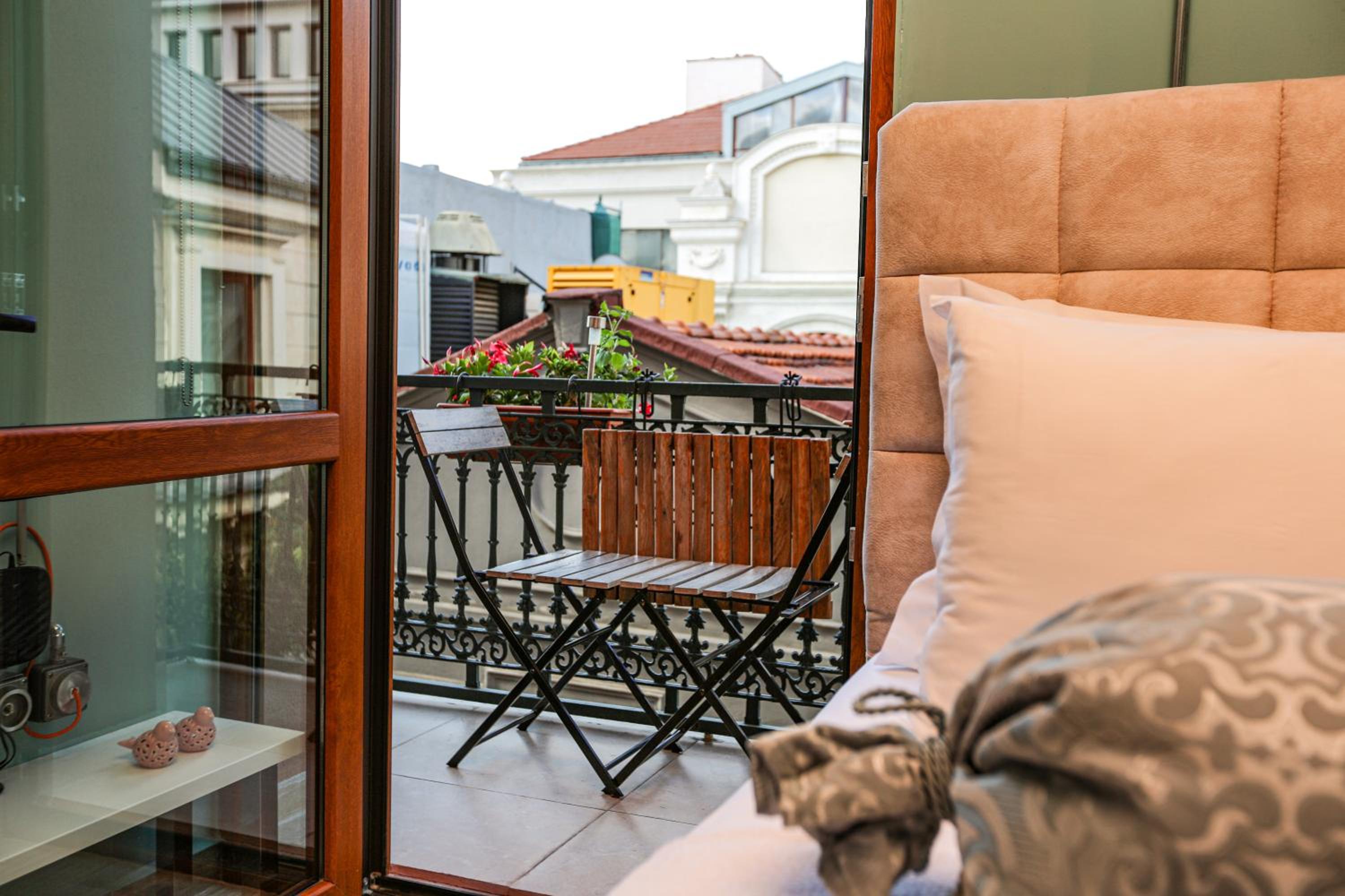 Apartment with Balcony photo 3