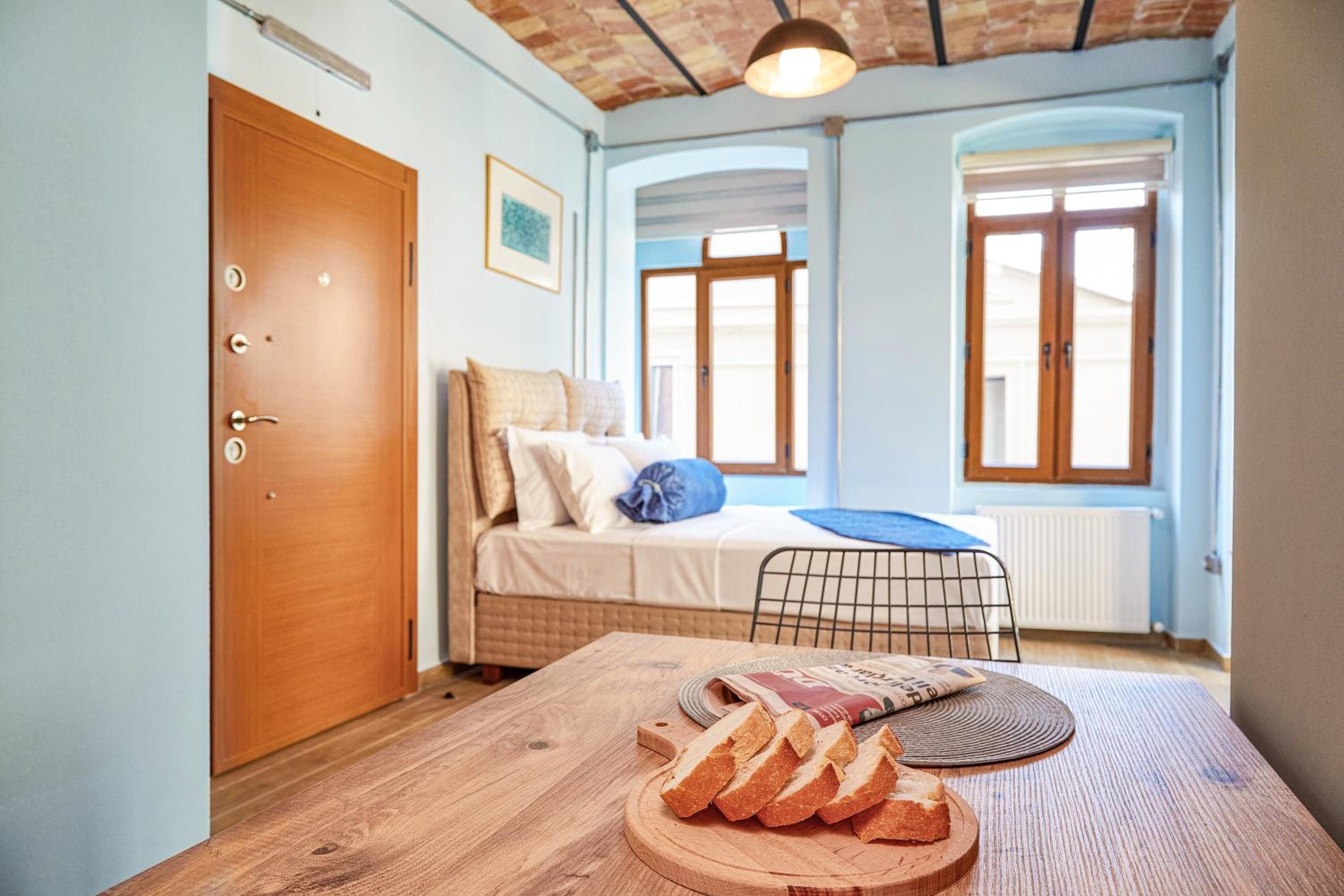 Studio Apartment photo 1