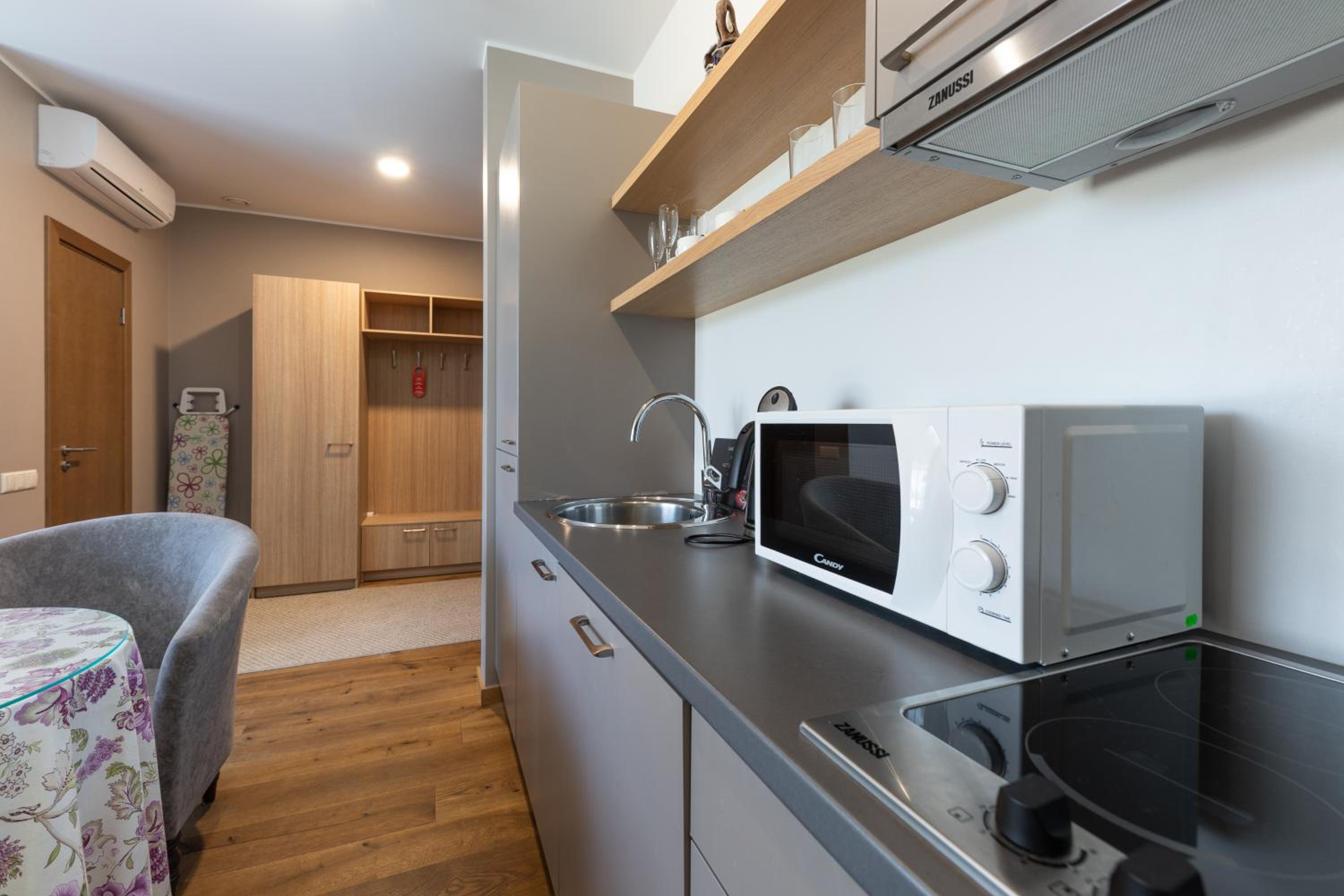 Family Two-Bedroom Apartment with Sauna Access photo 2