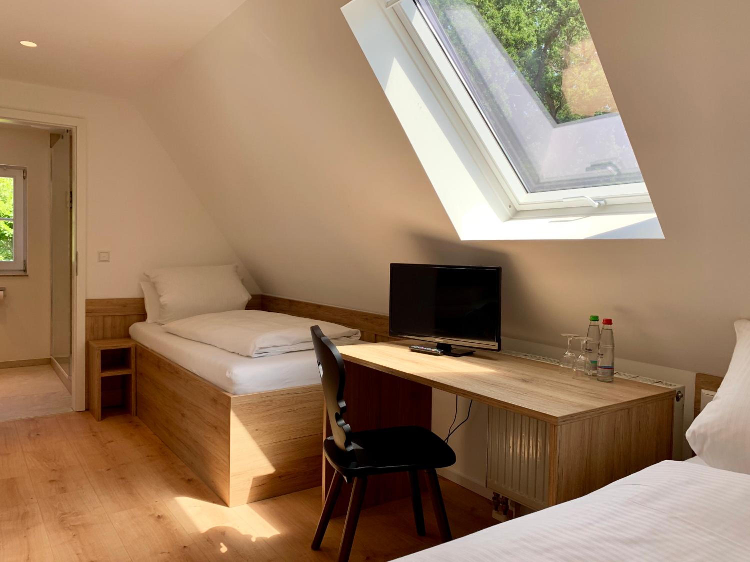 Twin Room - Photo 3